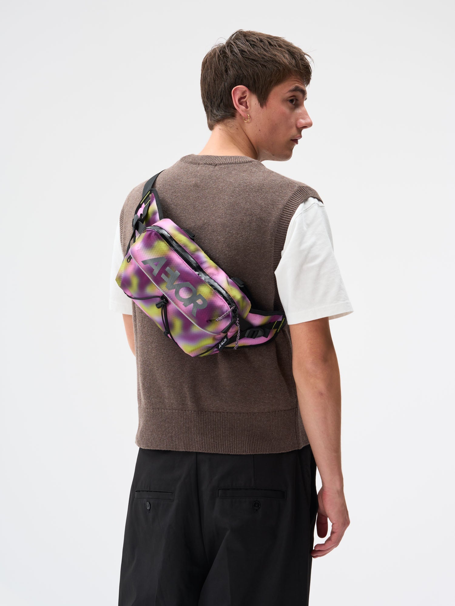 aevor-bar-bag-bauchtasche-psychedelic-slush-osfa-wasserabweisend image 6
