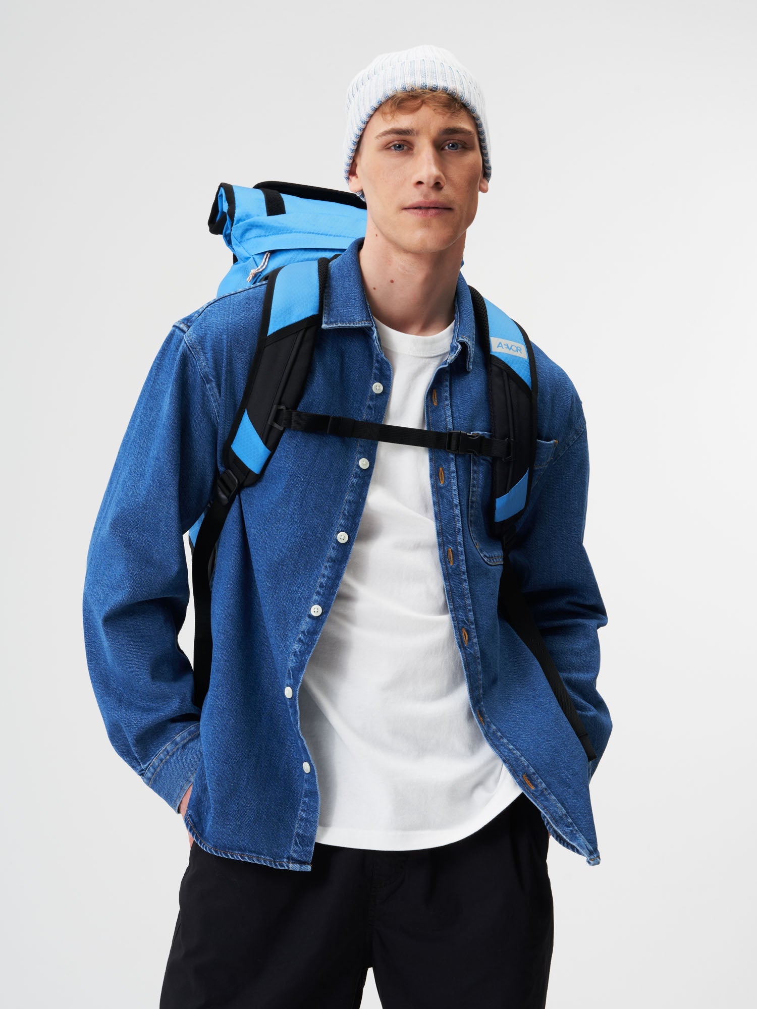 aevor-trip-pack-rucksack-retro-blue-26-33-liter image 6