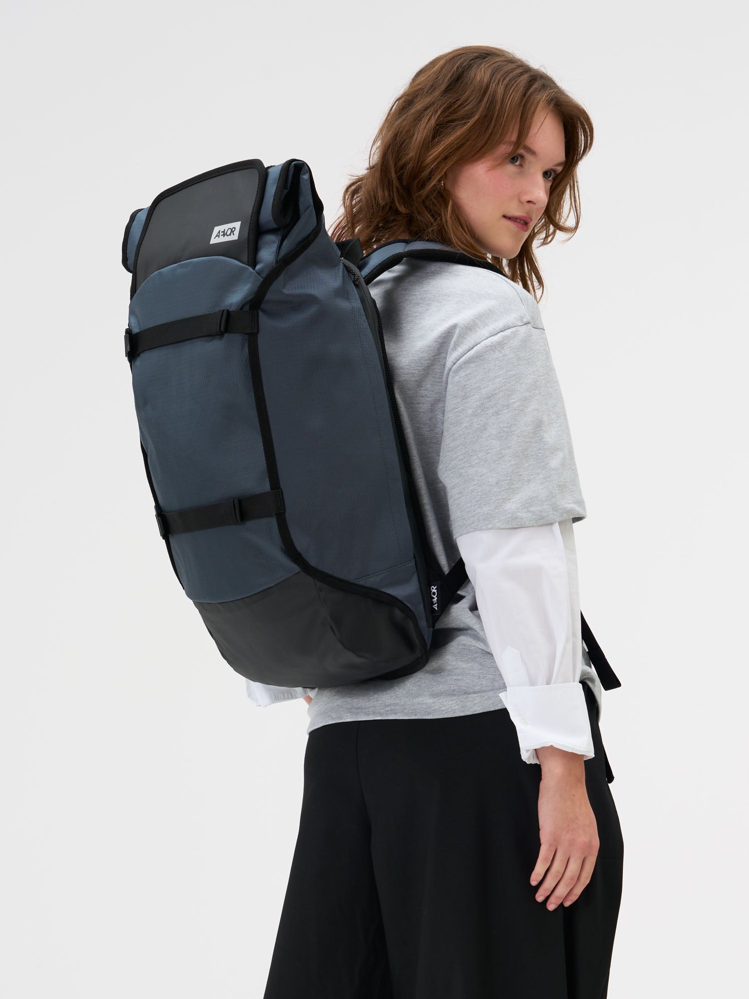 aevor-trip-pack-proof-rucksack-petrol-26-33l-laptop-15 image 2