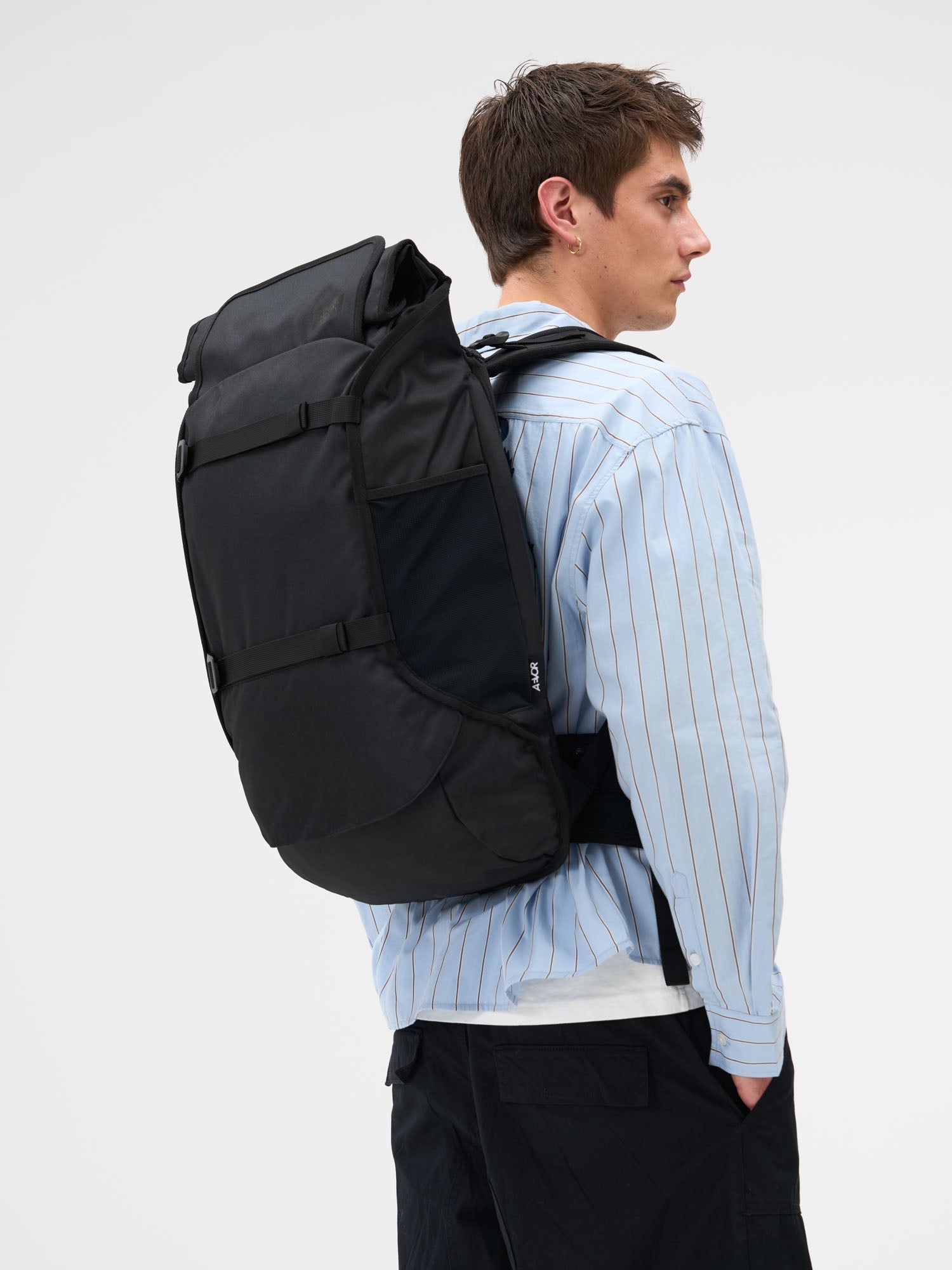 aevor-travel-pack-reiserucksack-black-eclipse-38-45l-handgep-ck image 2