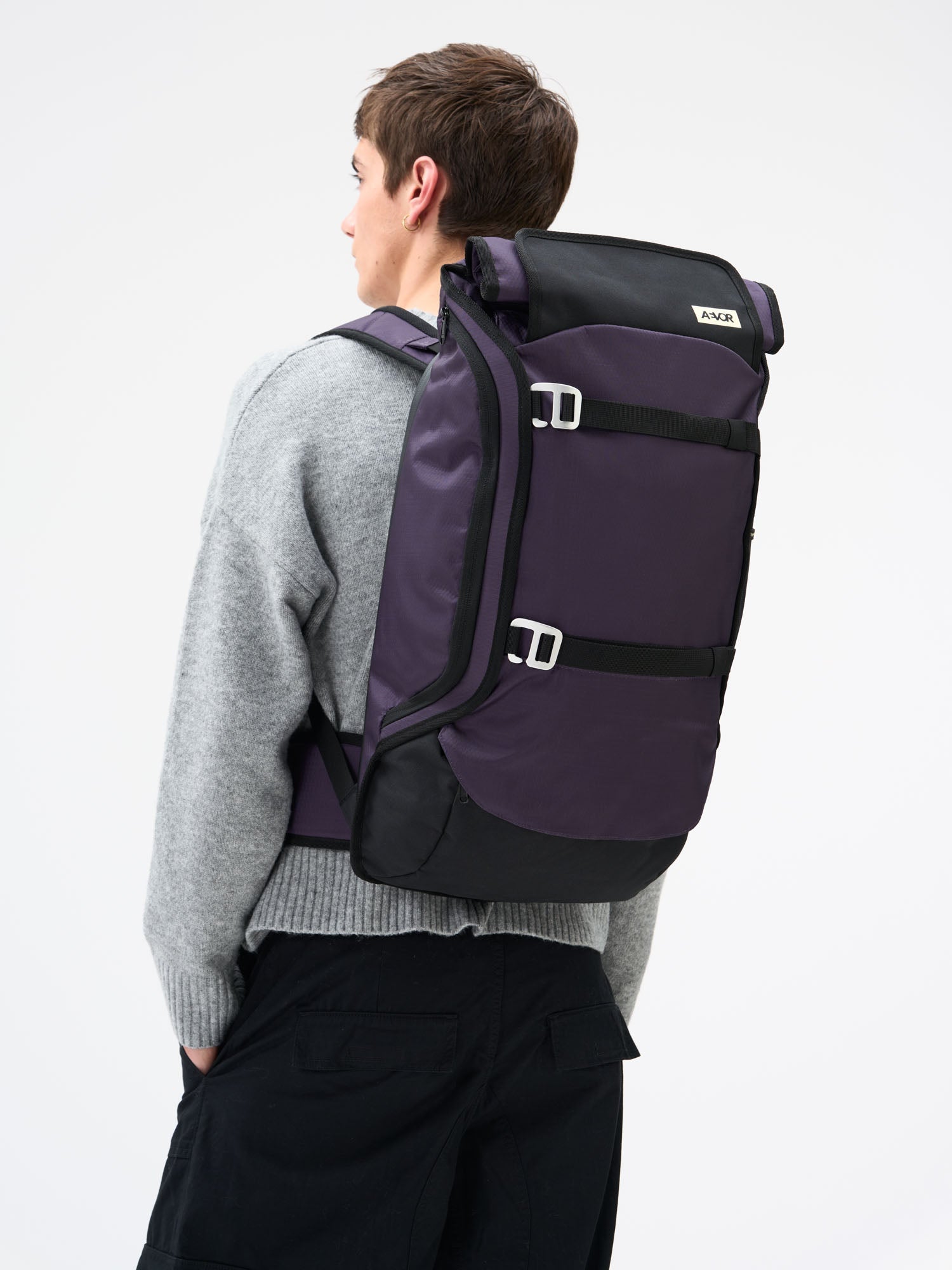 aevor-travel-pack-rucksack-proof-phantom-purple-45l image 7