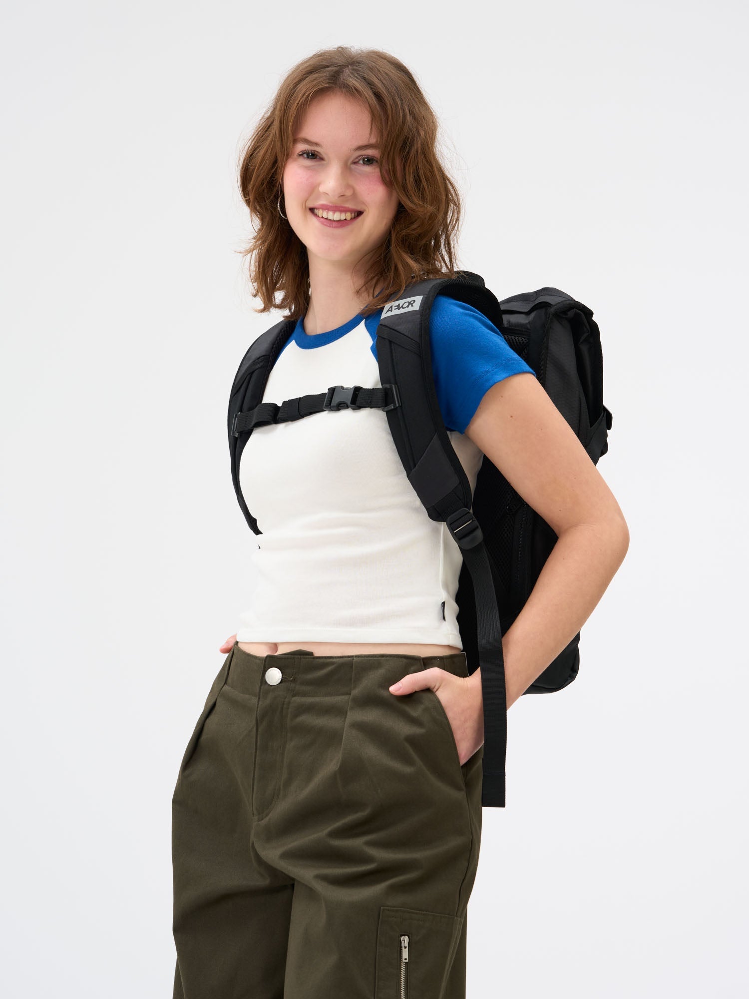 aevor-daypack-rucksack-18-28-l-proof-black-laptop image 7