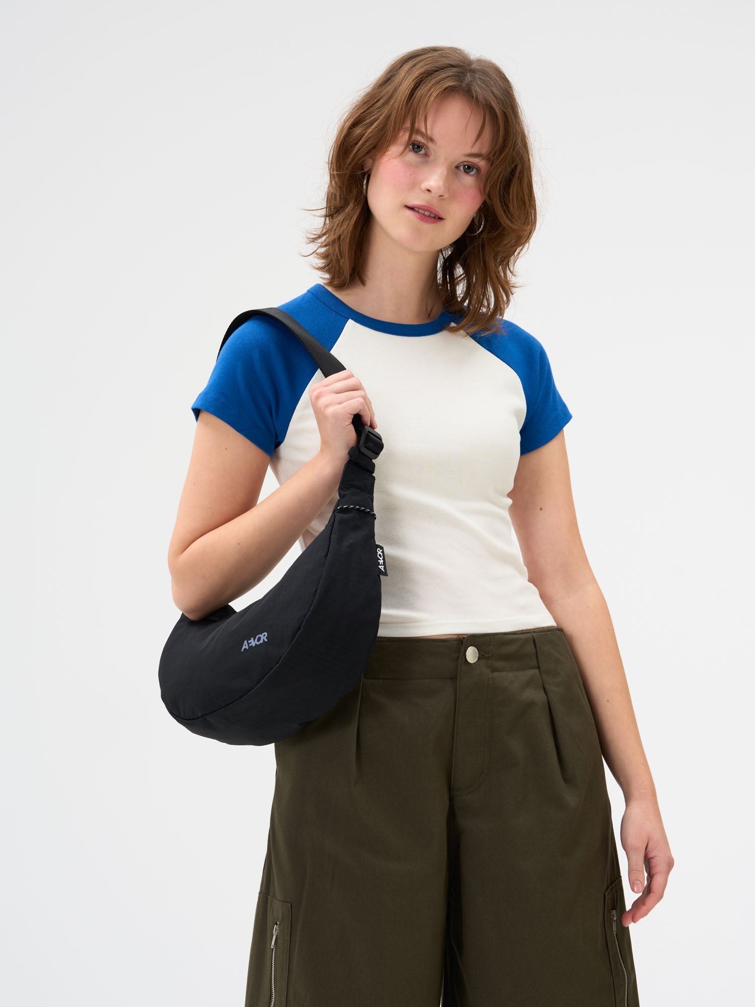 aevor-sling-bag-small-umh-ngetasche-black-4l image 5