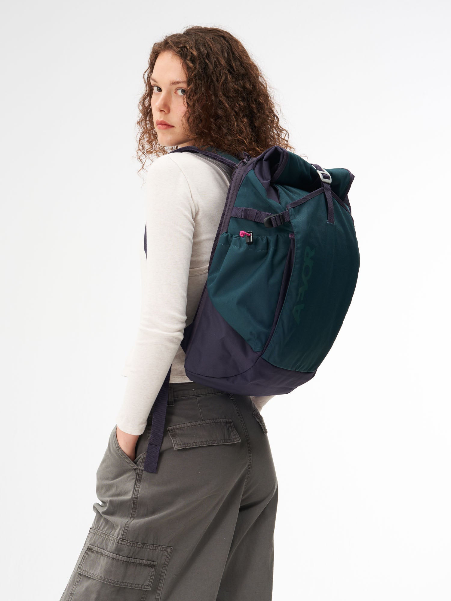 aevor-roll-pack-2-0-rucksack-vintage-teal-mit-laptopfach image 6