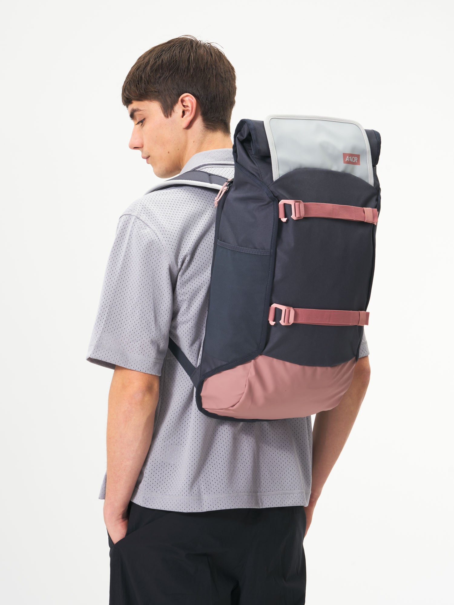 aevor-trip-pack-rucksack-chilled-rose-26-33-l-mit-laptopfach image 2