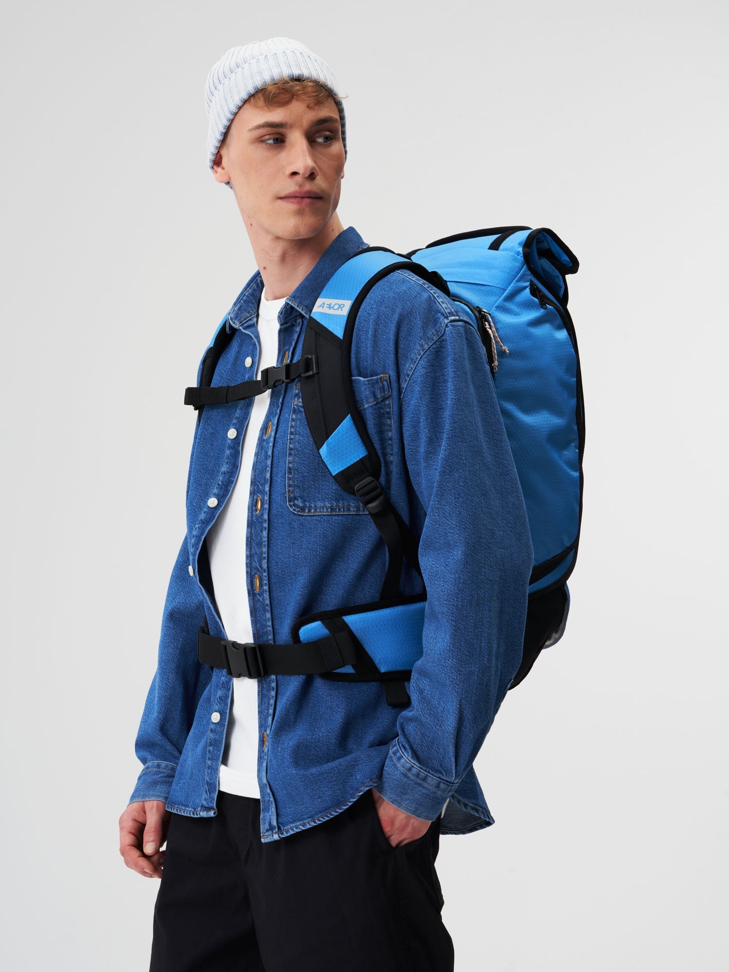 aevor-travel-pack-rucksack-proof-retro-blue-45l-handgep-ck image 7