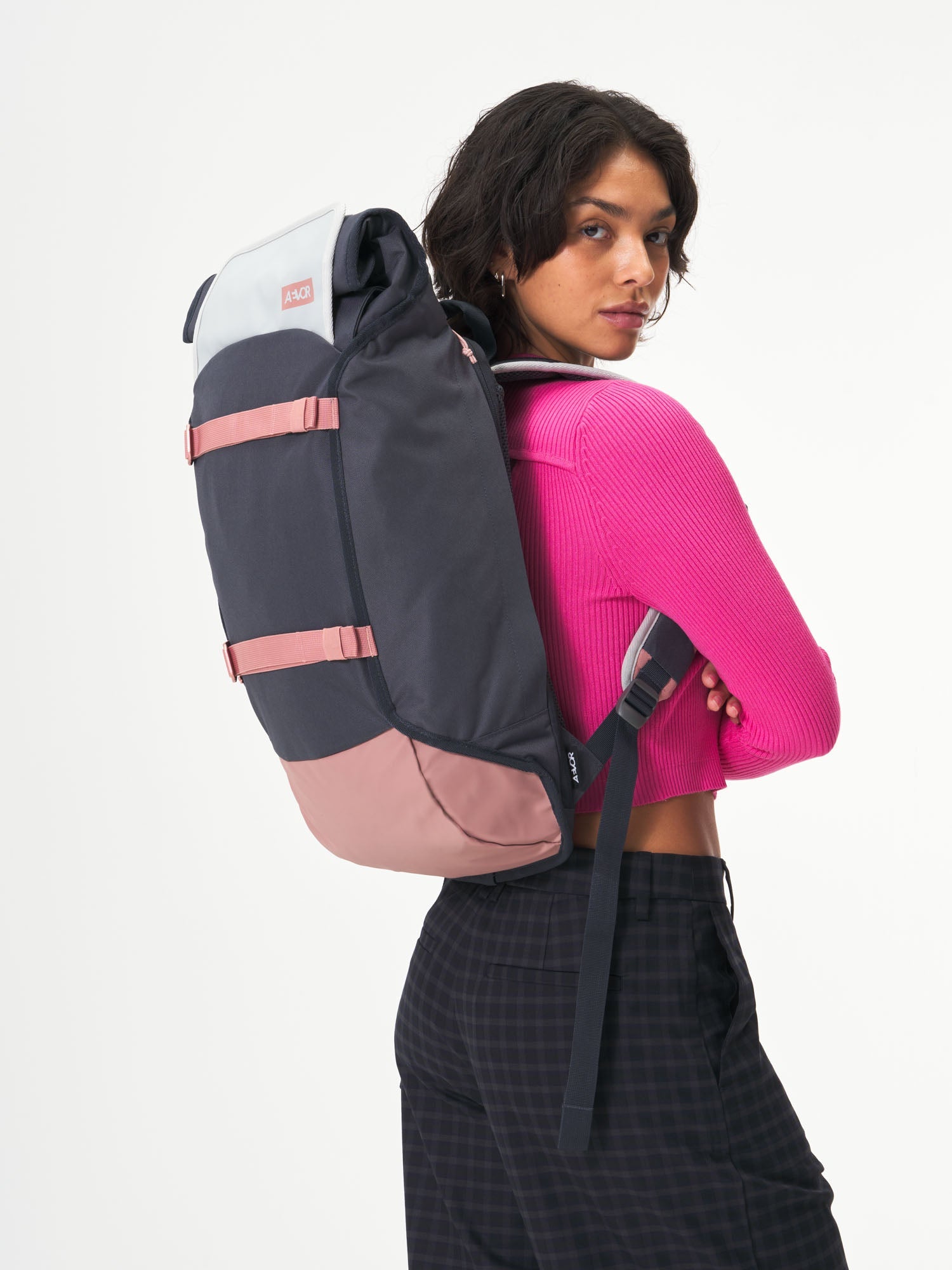 aevor-trip-pack-rucksack-chilled-rose-26-33-l-mit-laptopfach image 6