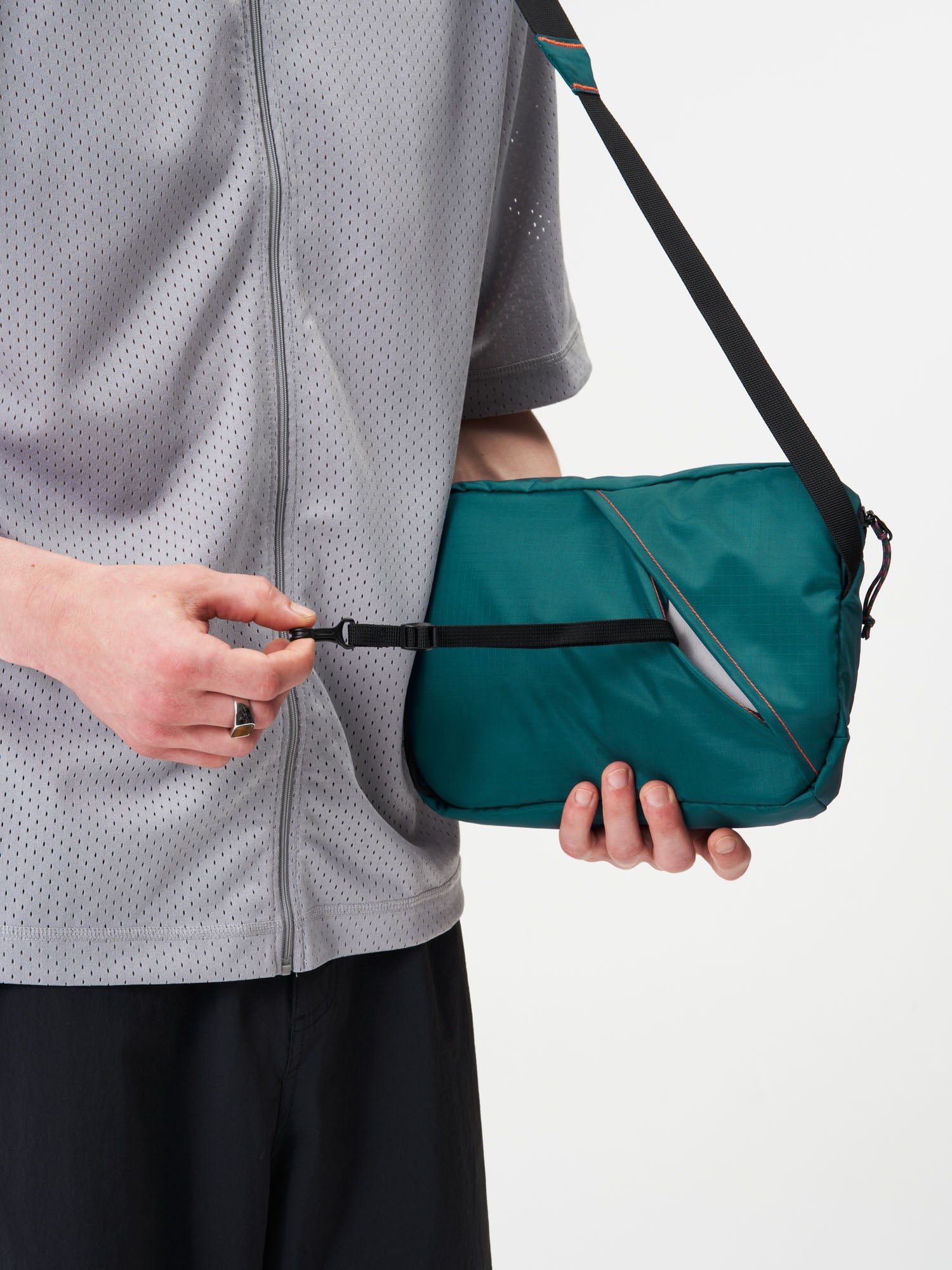aevor-sacoche-bag-umh-ngetasche-ripstop-evergreen-4l image 7