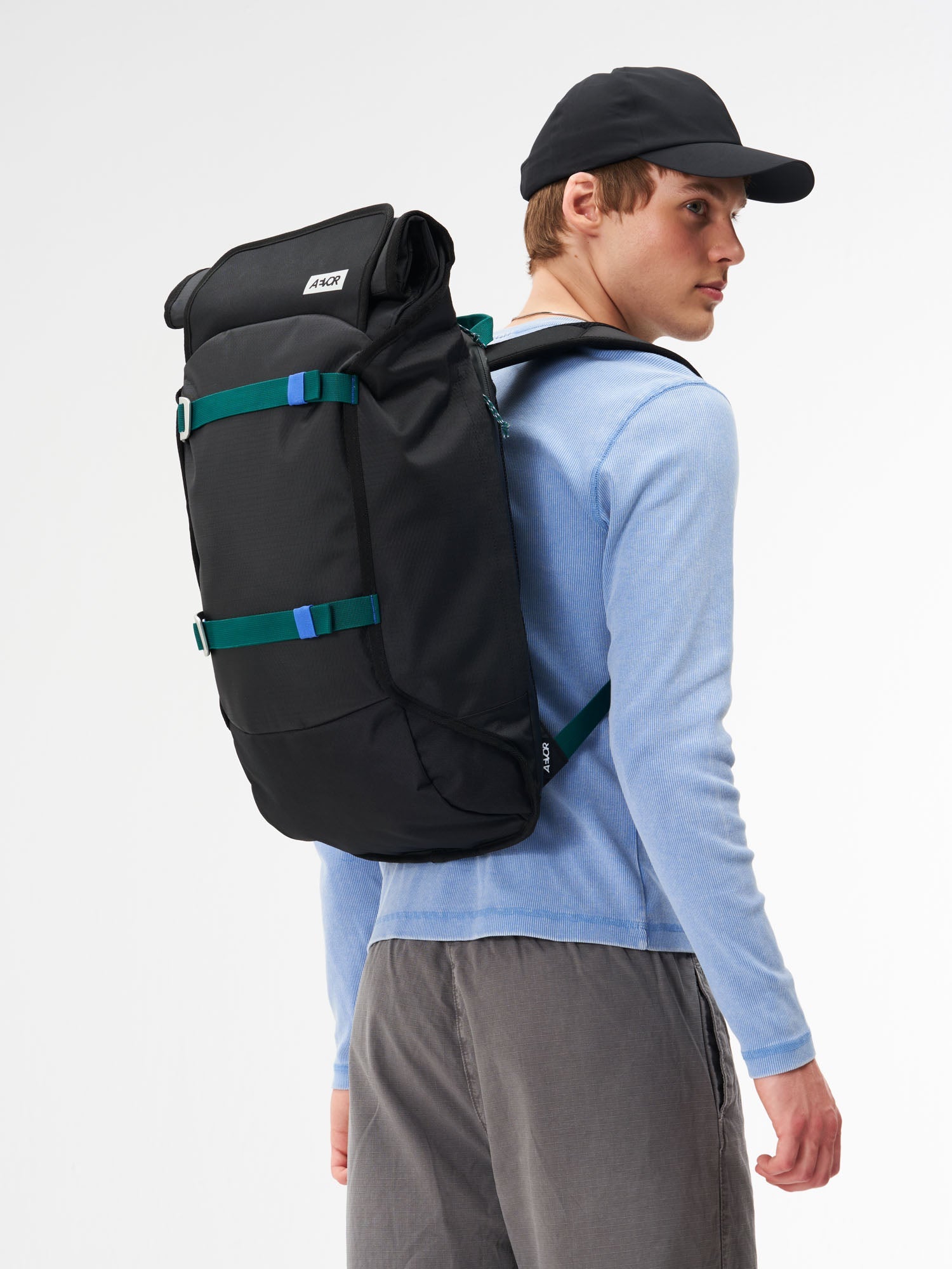 aevor-trip-pack-proof-rucksack-aqua-drift-26-33l-laptop-15 image 2