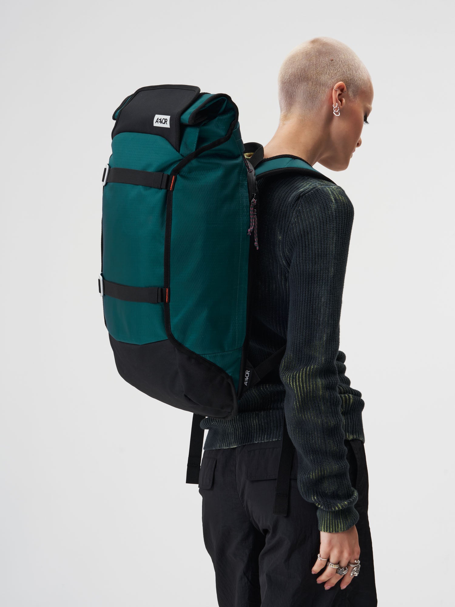 aevor-trip-pack-proof-rucksack-evergreen-26-33l-laptop-15 image 2