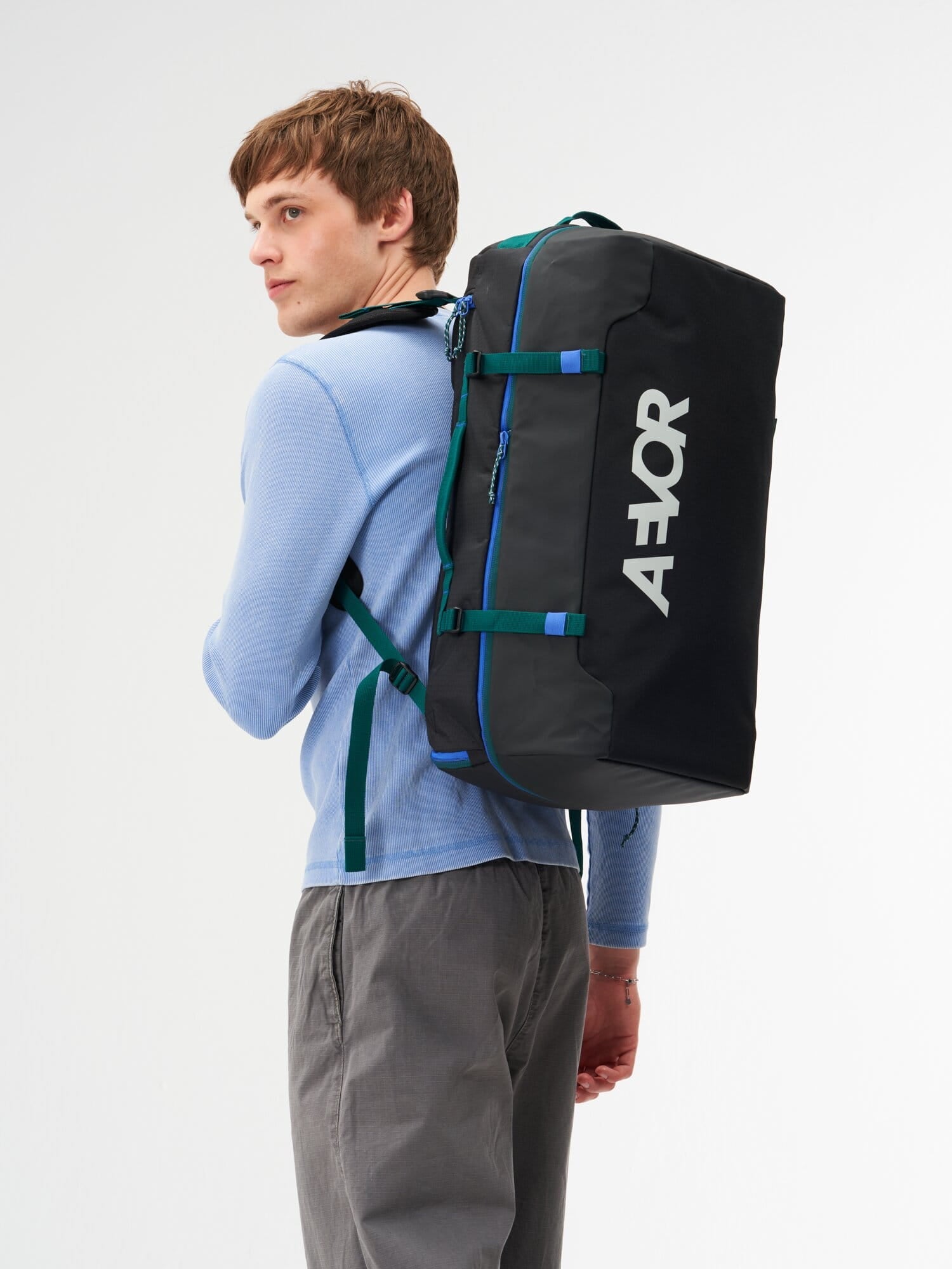 aevor-duffel-pack-reiserucksack-aqua-drift-47-60-l image 2