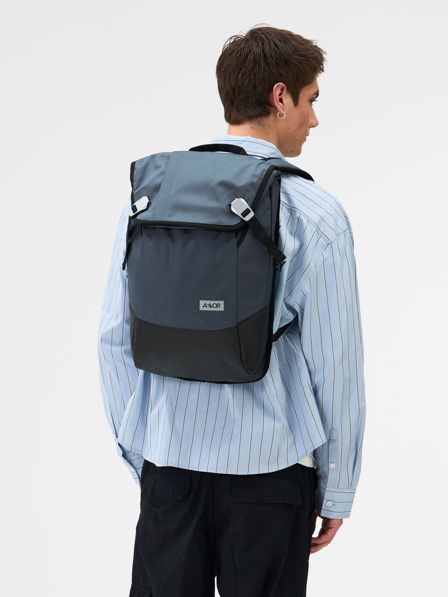 aevor-daypack-rucksack-18-28-l-proof-petrol-laptop image 2