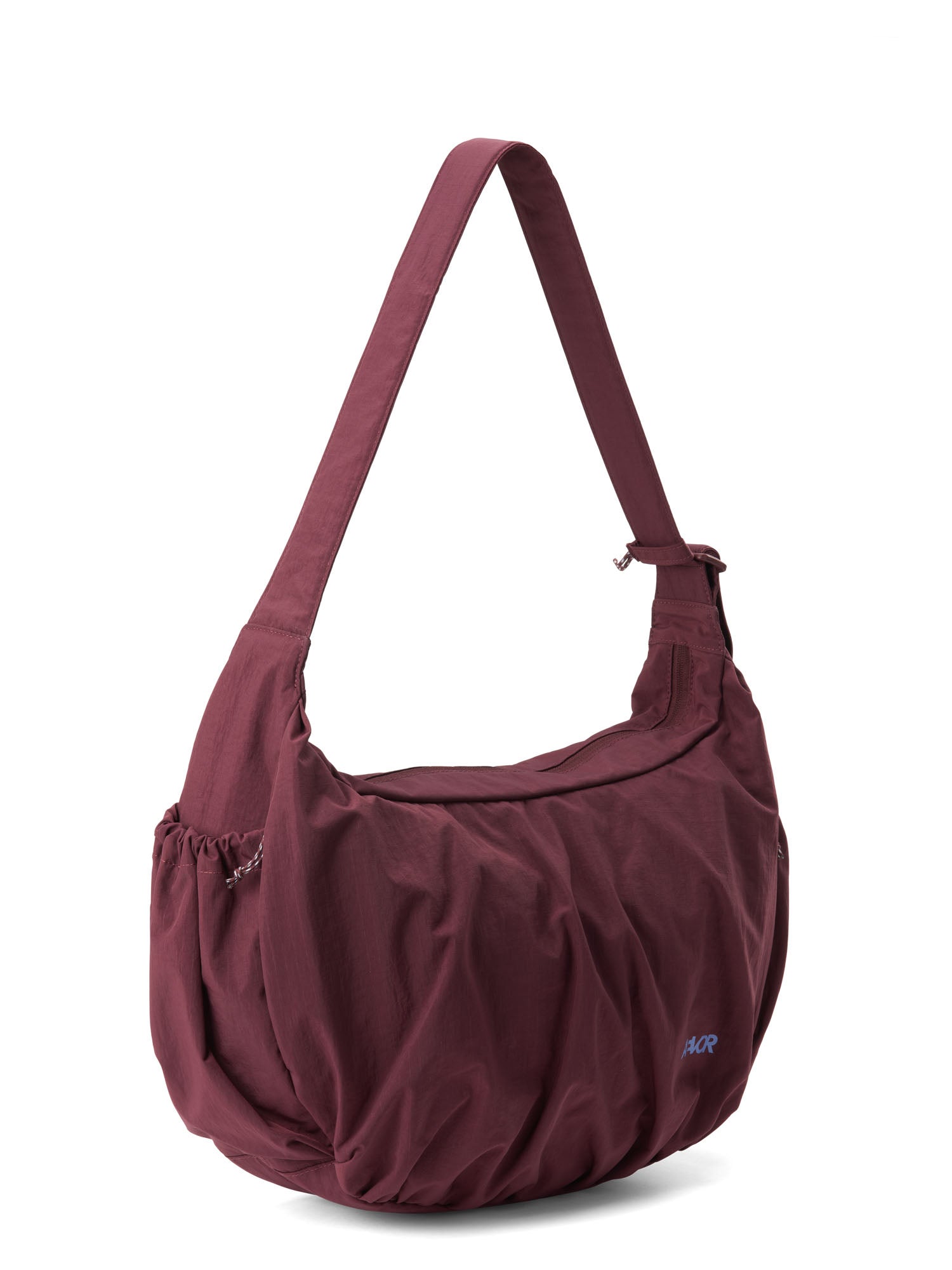 aevor-slouchy-bag-handtasche-23l-burgundy-laptopfach image 8