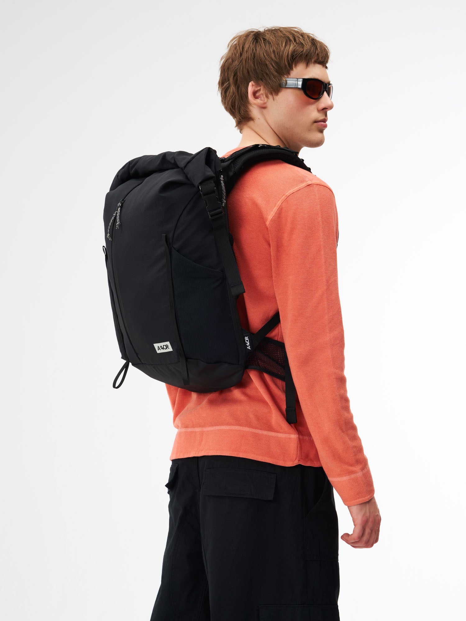 aevor-active-pack-rucksack-schwarz-laptop-trail image 2
