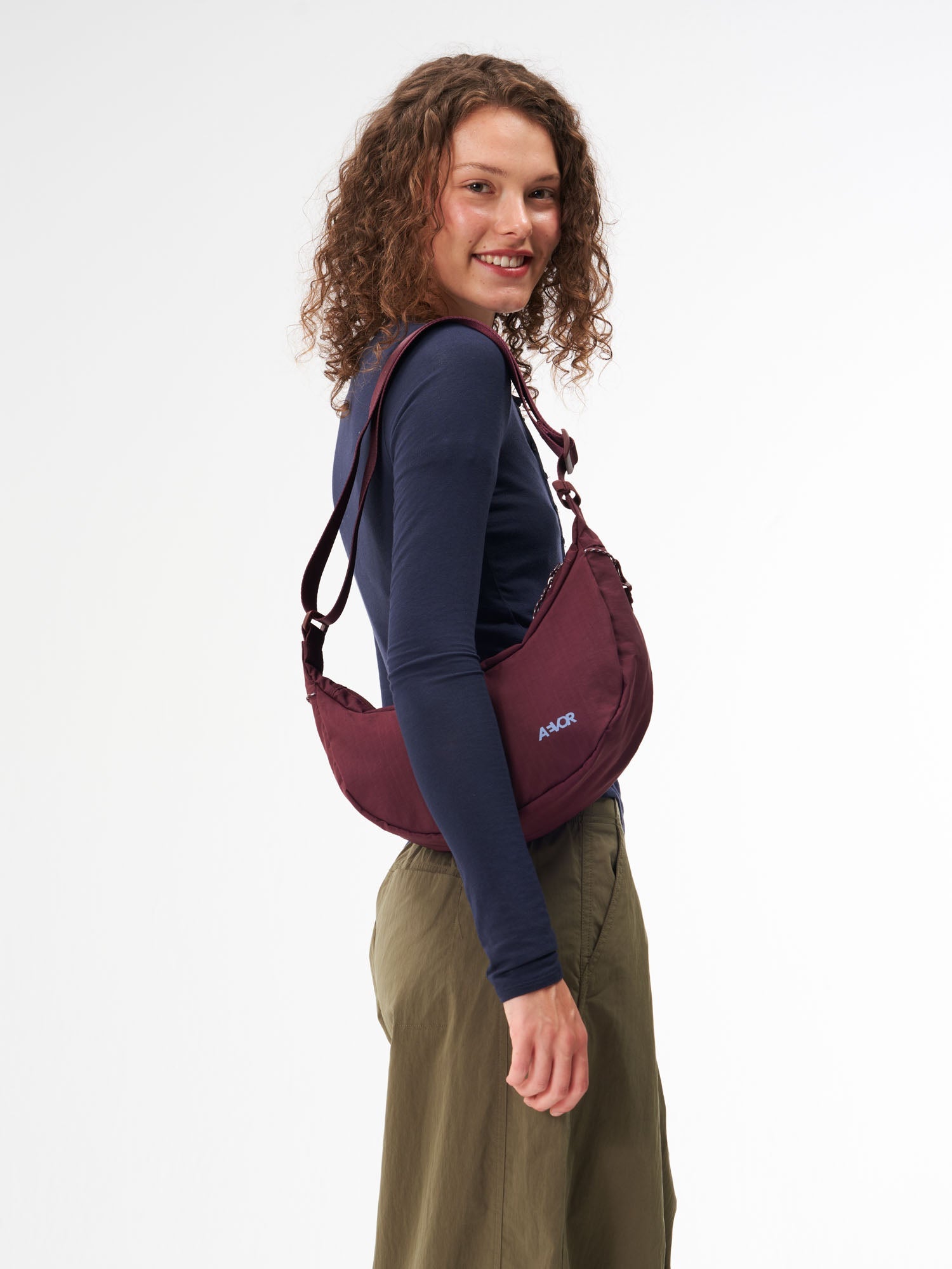aevor-sling-bag-small-umh-ngetasche-burgundy-4l image 2