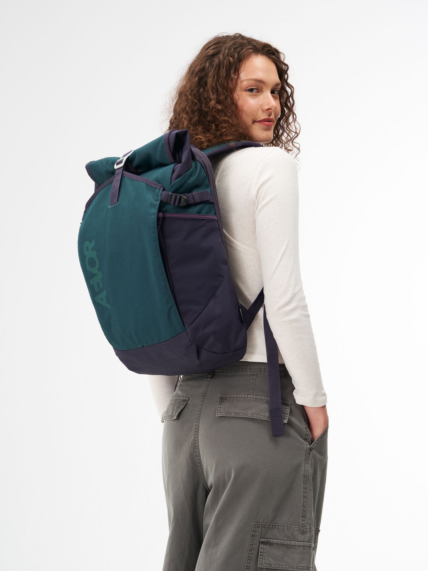 aevor-roll-pack-2-0-rucksack-vintage-teal-mit-laptopfach image 2