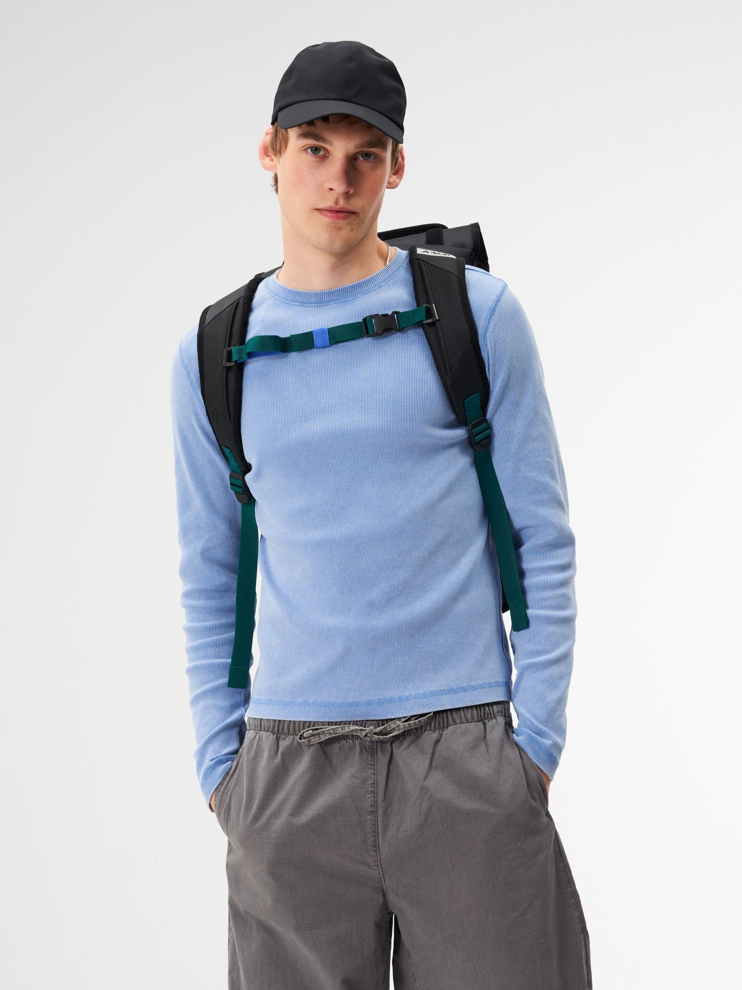 aevor-trip-pack-proof-rucksack-aqua-drift-26-33l-laptop-15 image 5