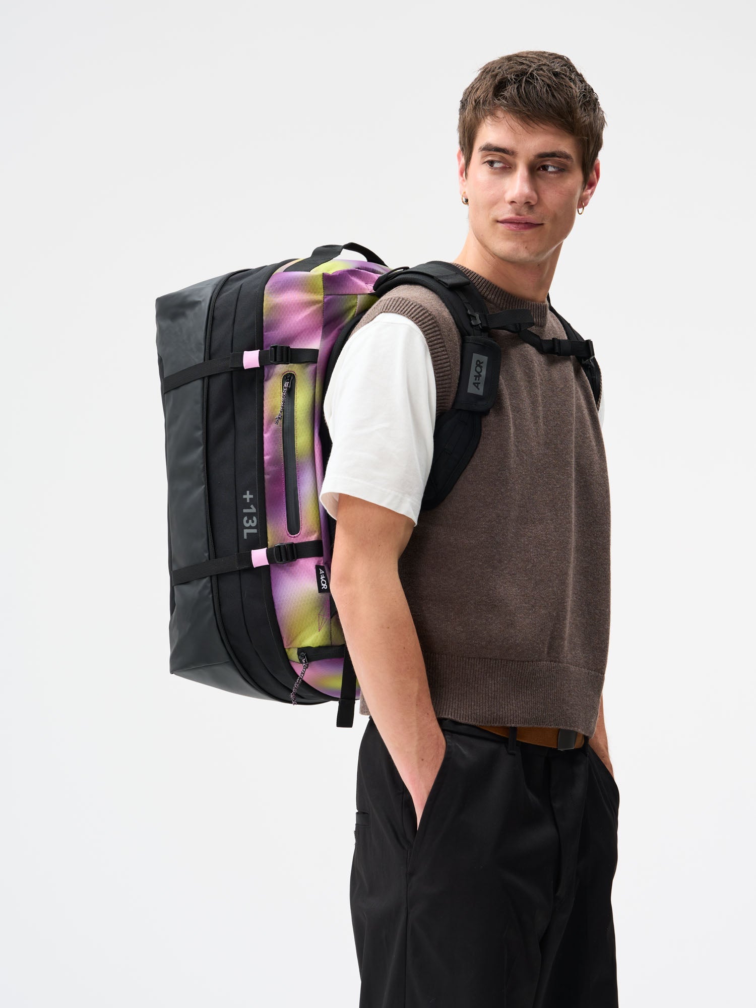 aevor-duffel-pack-reiserucksack-psychedelic-slush-47-60-l image 8