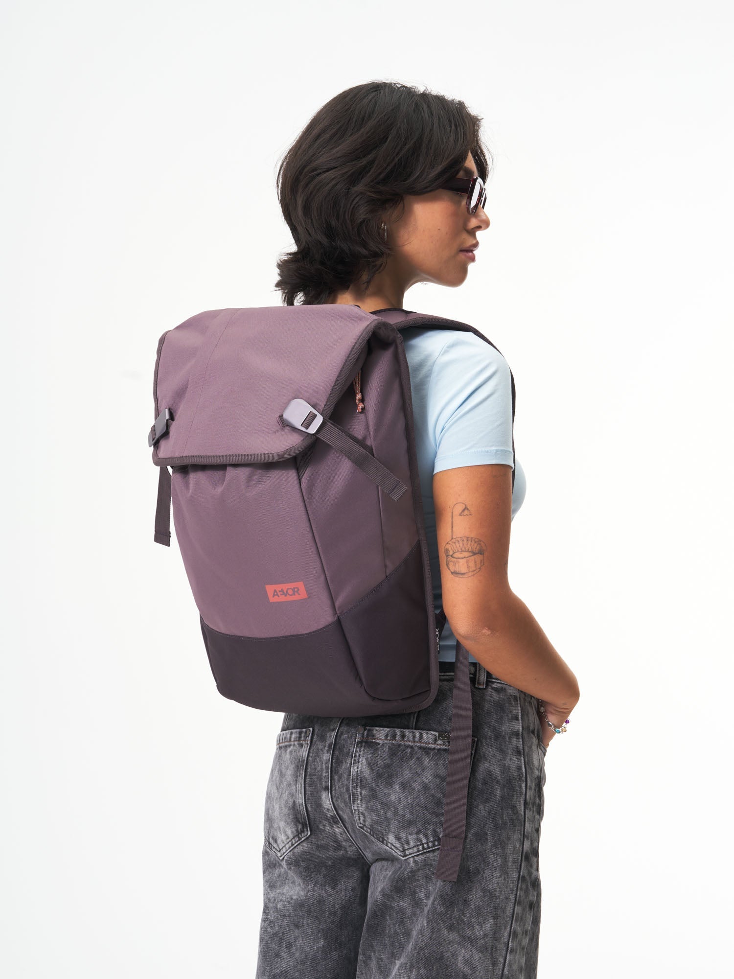 aevor-daypack-rucksack-oxy-purple-18-l-erweiterbar image 2