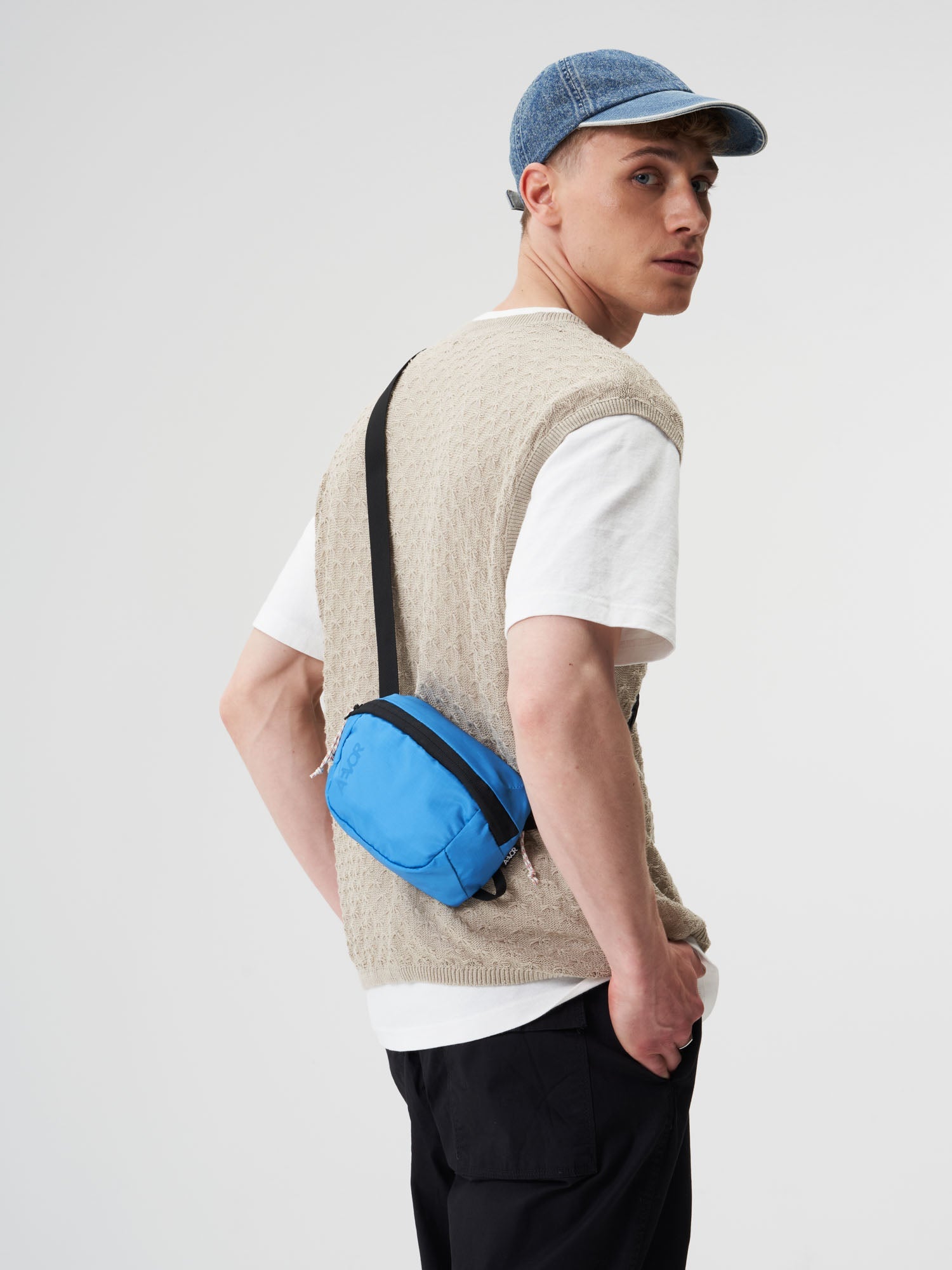 aevor-hip-bag-move-bauchtasche-ripstop-retro-blue image 5