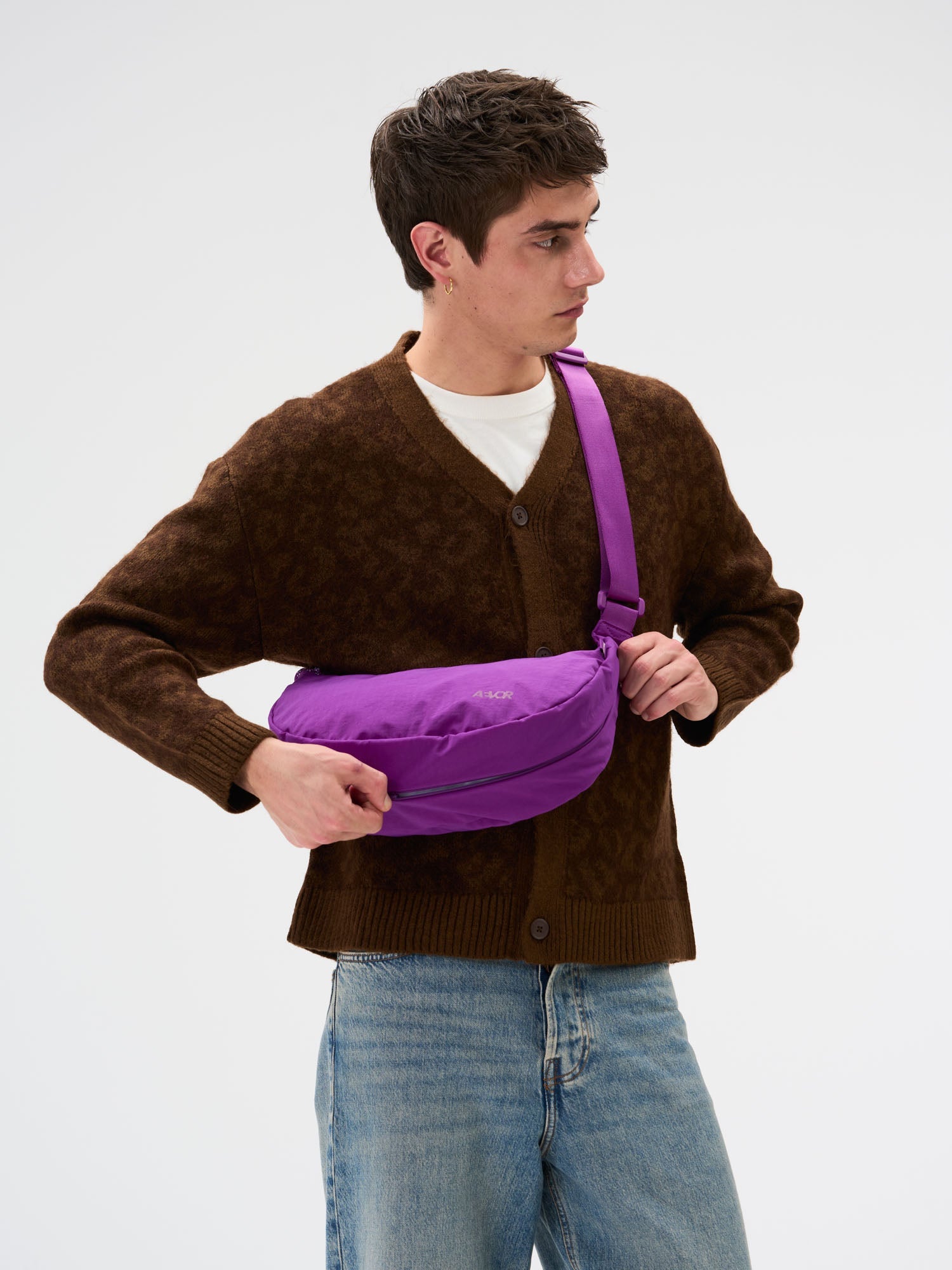 aevor-sling-bag-umh-ngetasche-electric-fuchsia-5-5l-bike image 7