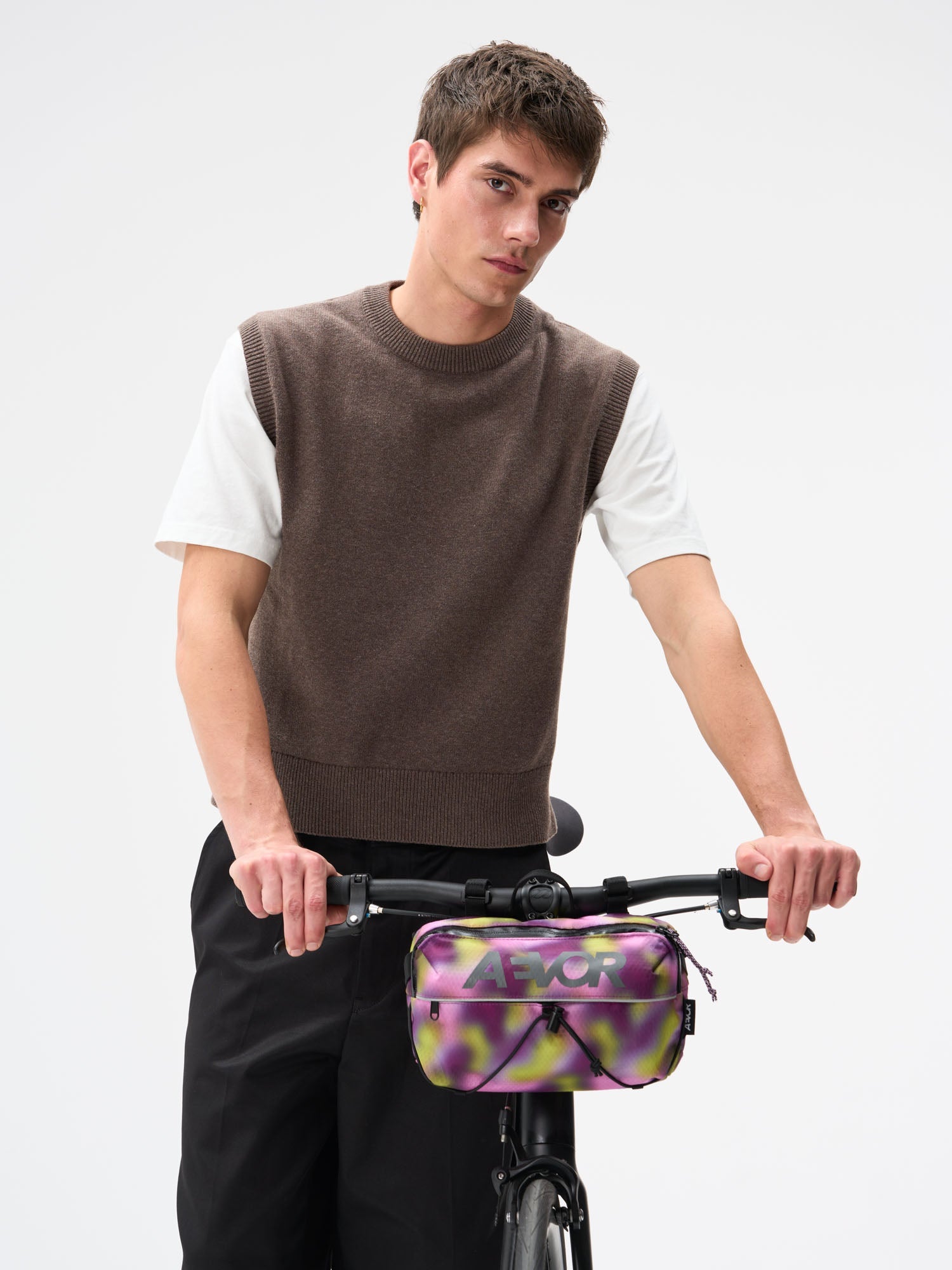 aevor-bar-bag-bauchtasche-psychedelic-slush-osfa-wasserabweisend image 7