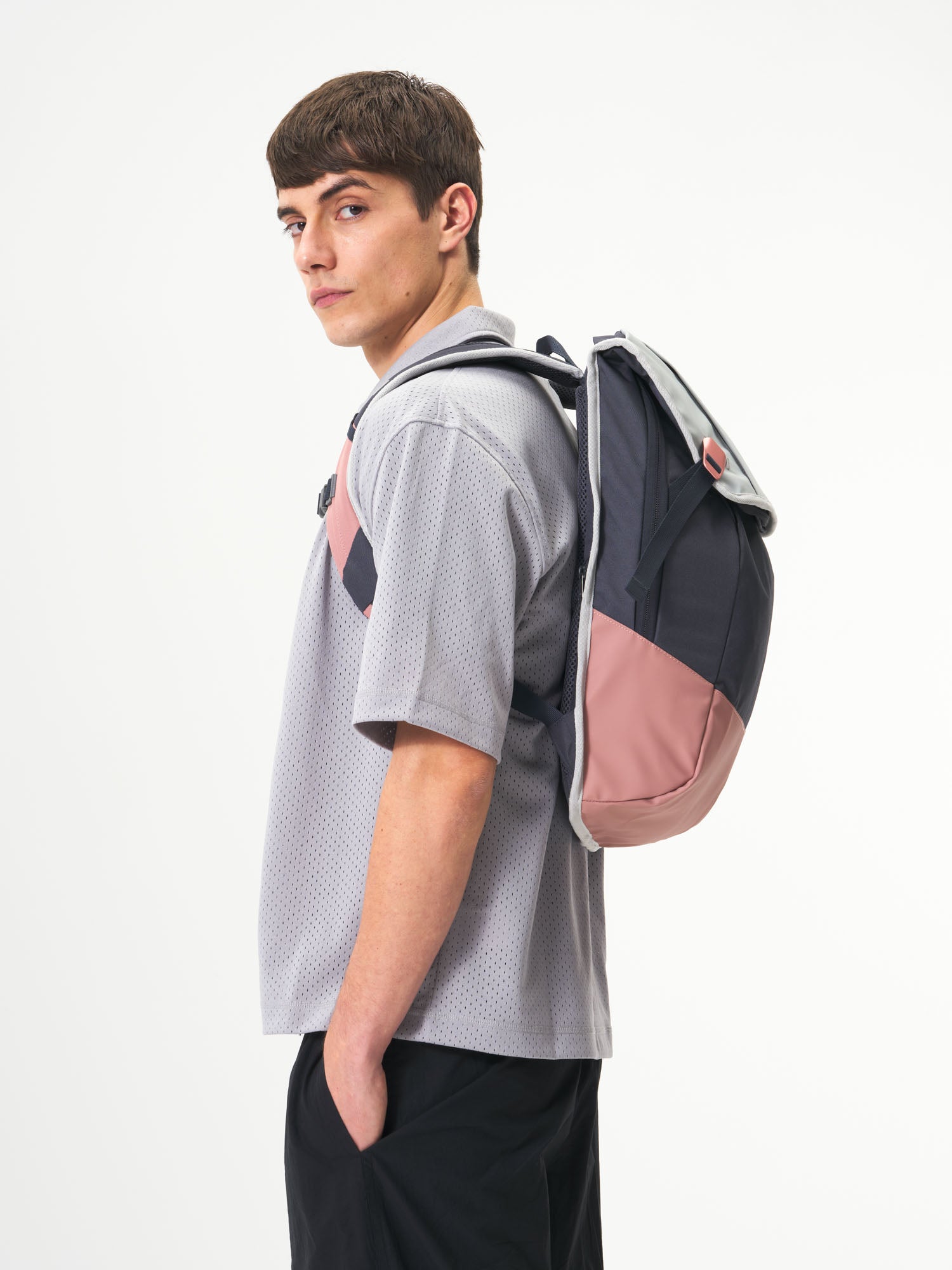 aevor-daypack-rucksack-chilled-rose-18-l-erweiterbar image 8
