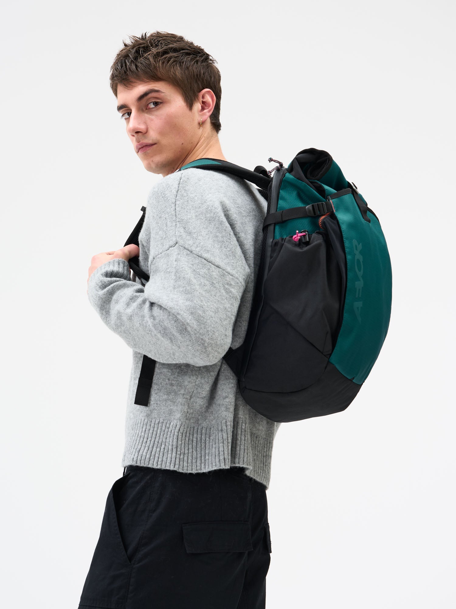 aevor-roll-pack-2-0-rucksack-proof-evergreen-laptop-15 image 8