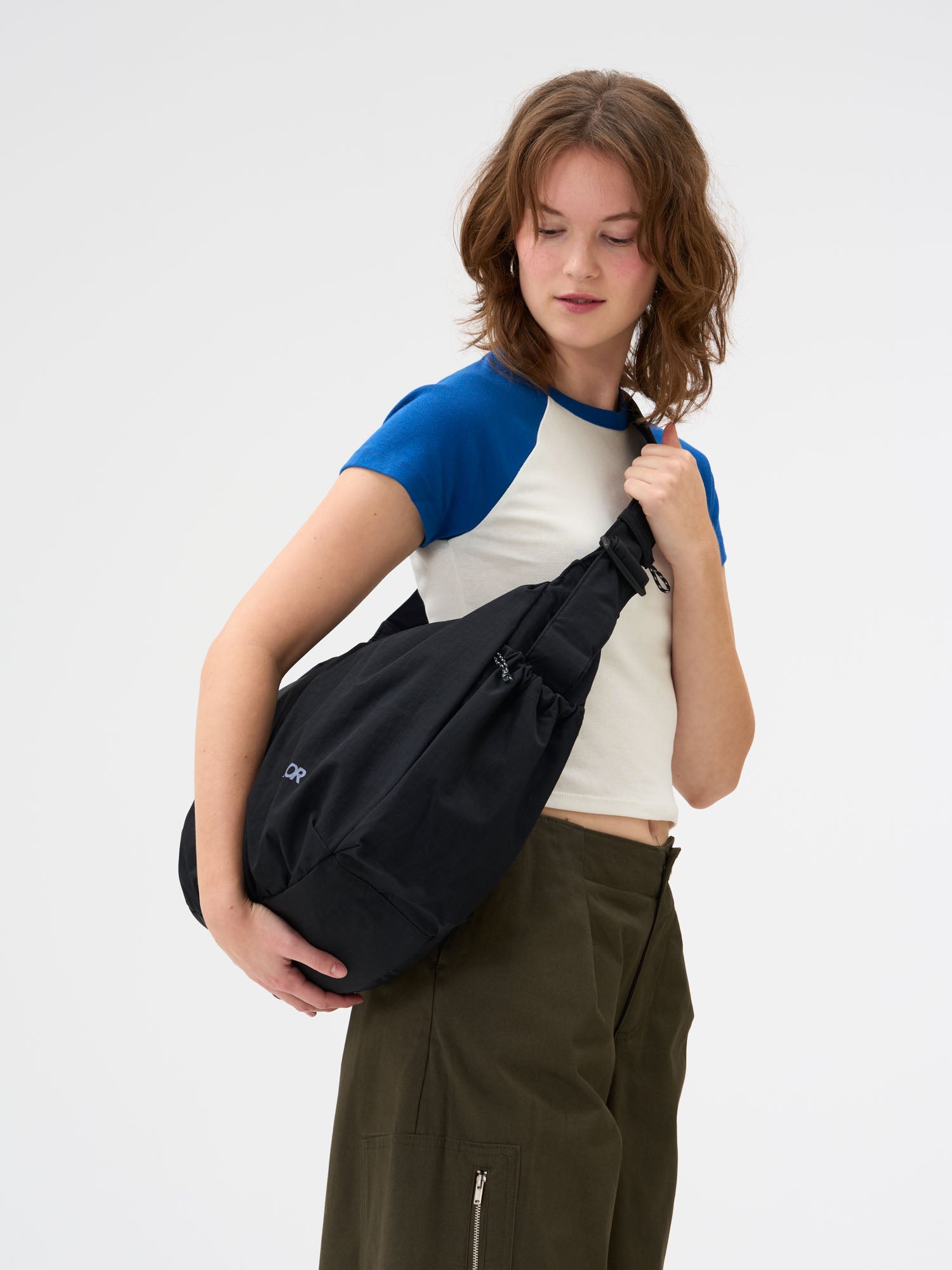 aevor-slouchy-bag-handtasche-23l-black-laptopfach image 7