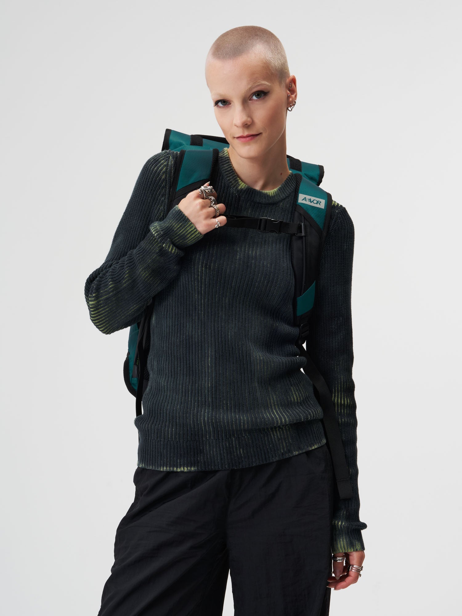 aevor-trip-pack-proof-rucksack-evergreen-26-33l-laptop-15 image 5