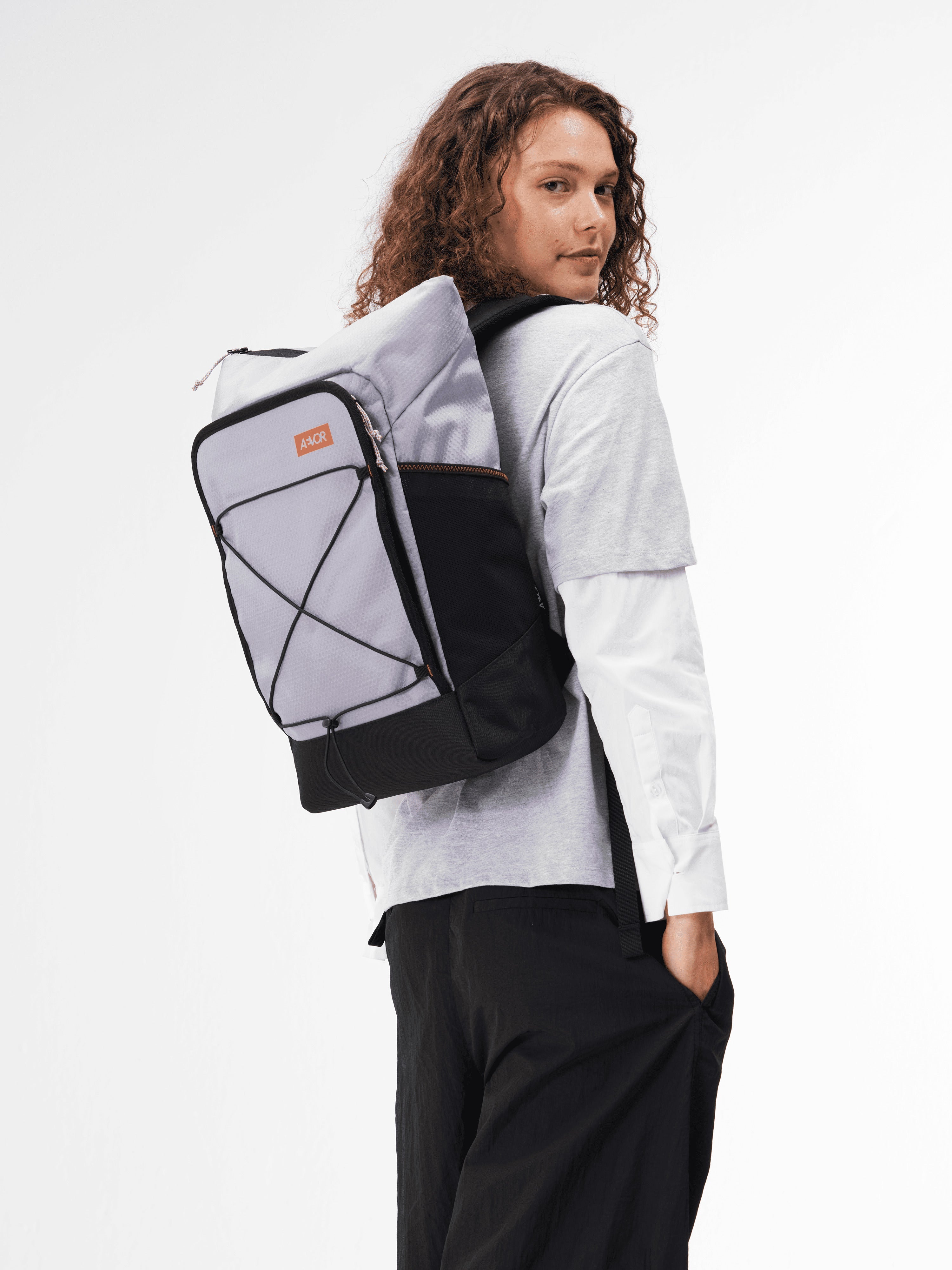 aevor-day-pack-flx-rucksack-proof-lavender-21-liter-laptop image 2