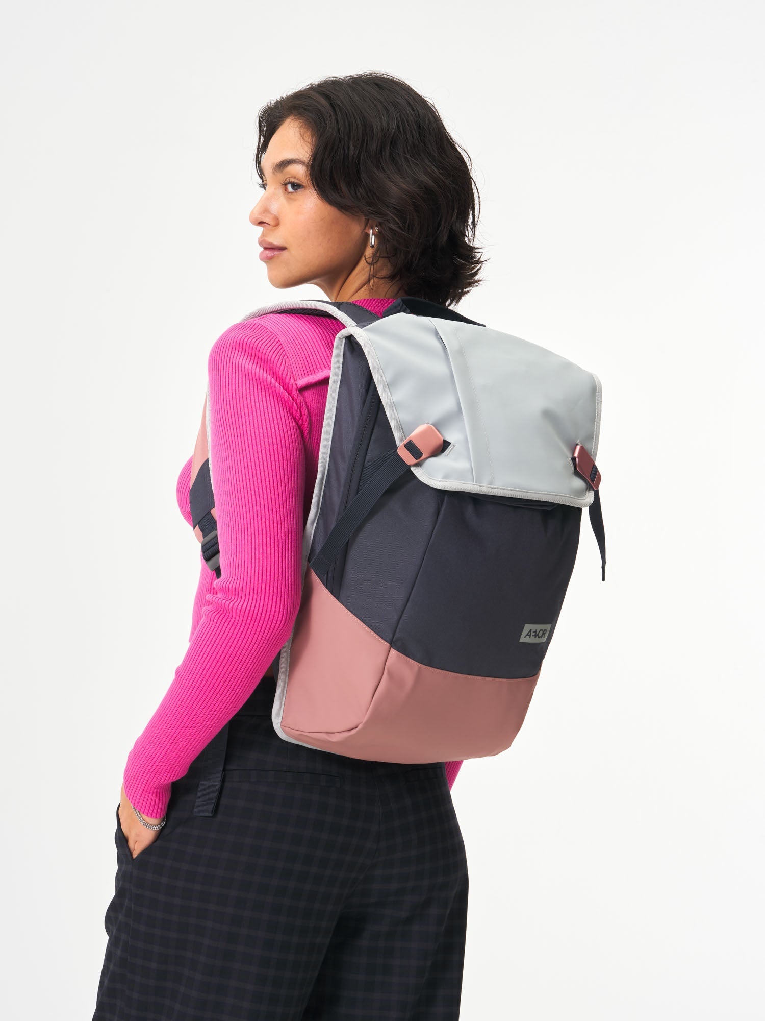 aevor-daypack-rucksack-chilled-rose-18-l-erweiterbar image 2