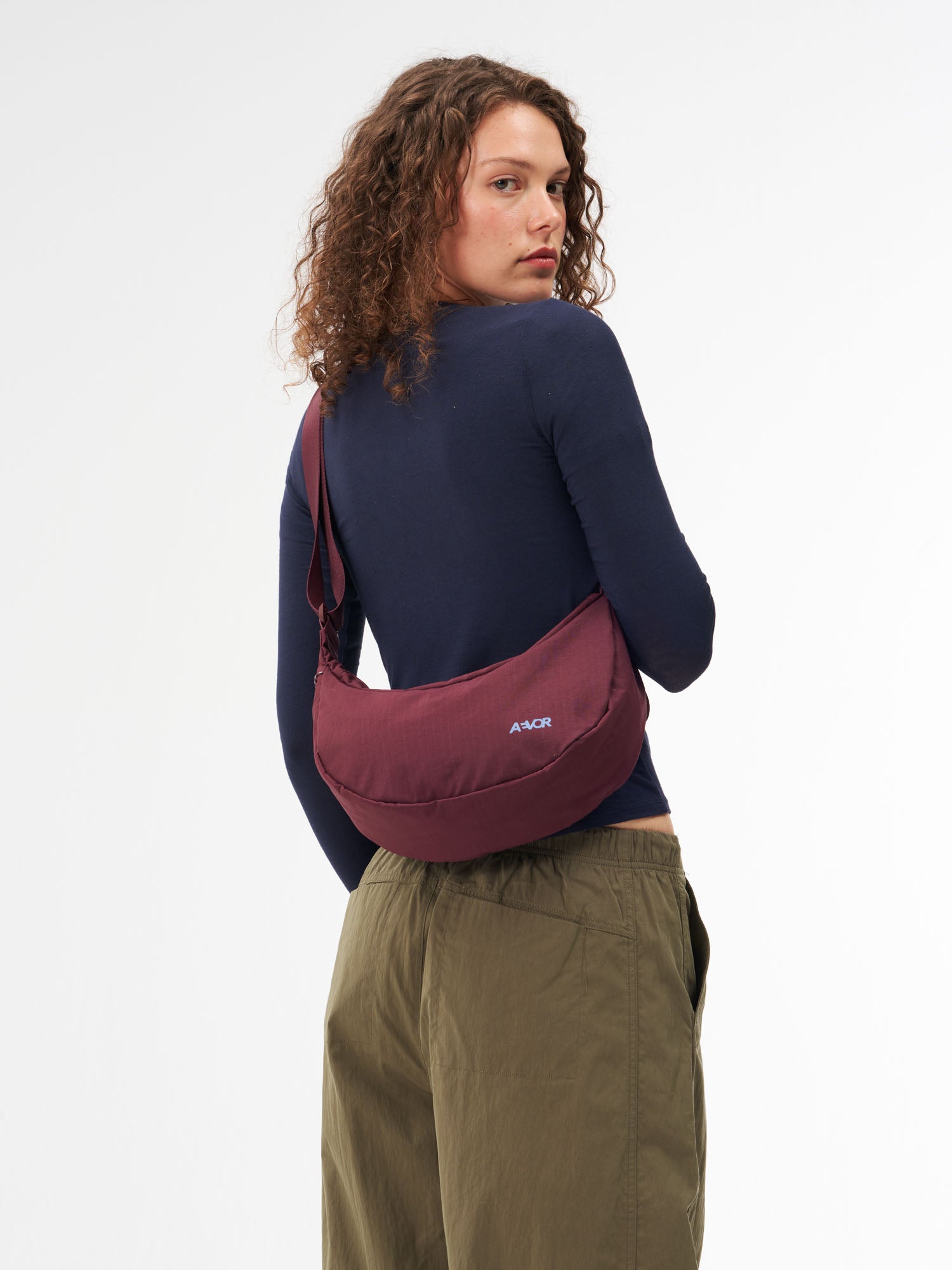aevor-sling-bag-small-umh-ngetasche-burgundy-4l image 4