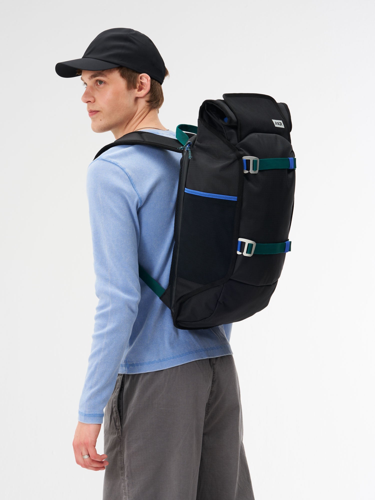 aevor-trip-pack-proof-rucksack-aqua-drift-26-33l-laptop-15 image 7