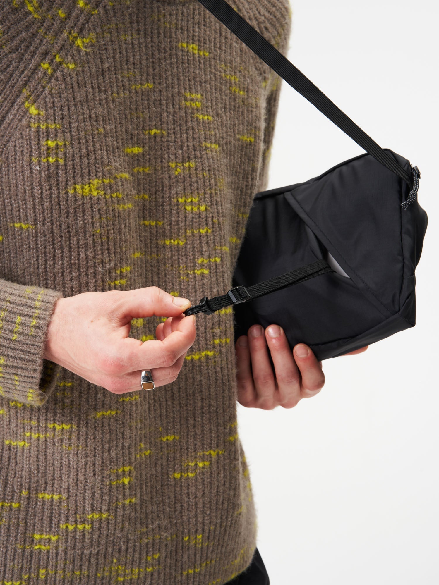 aevor-sacoche-bag-umh-ngetasche-ripstop-black-4l image 7