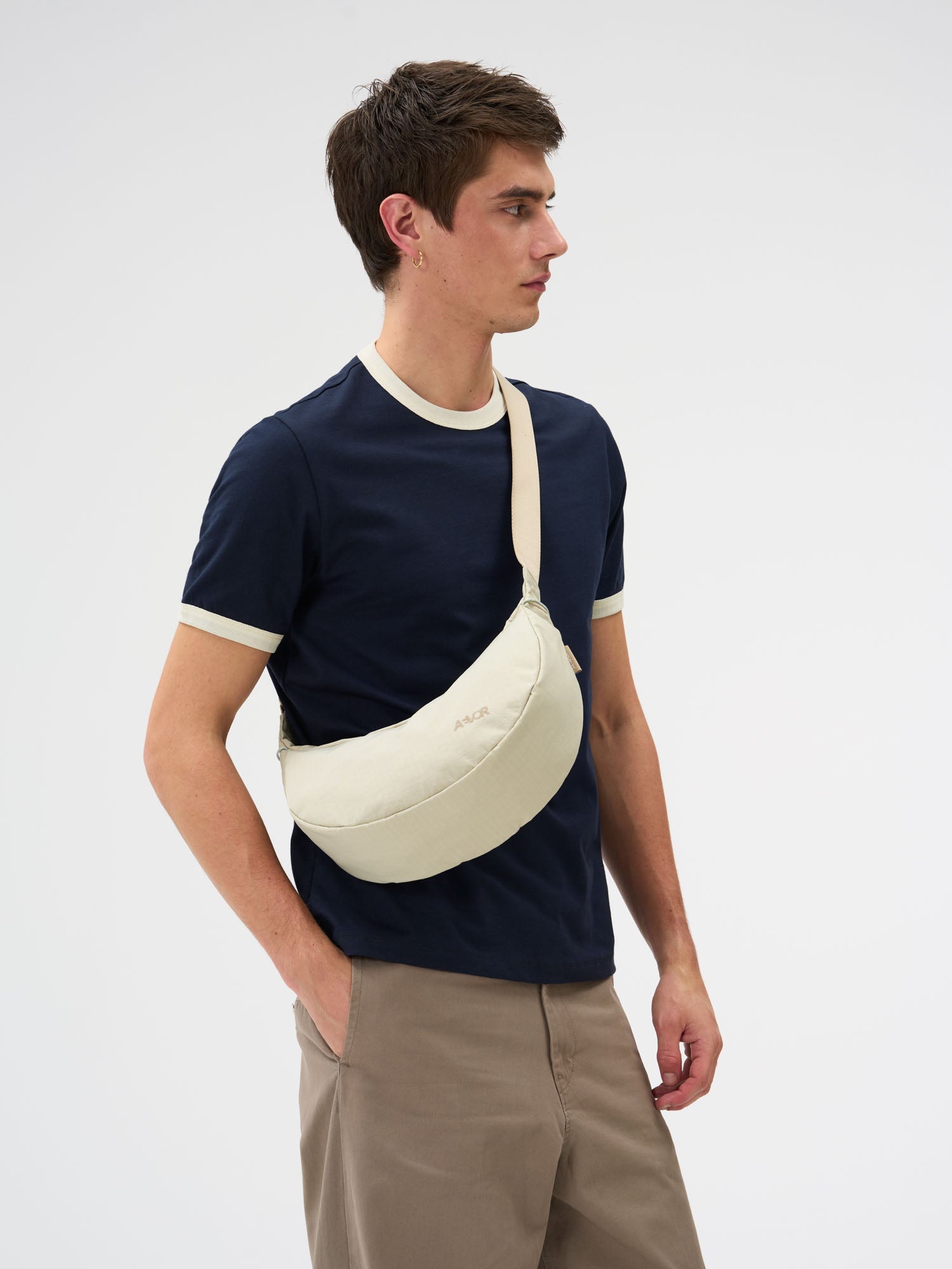 aevor-sling-bag-small-umh-ngetasche-off-white-4-l image 5