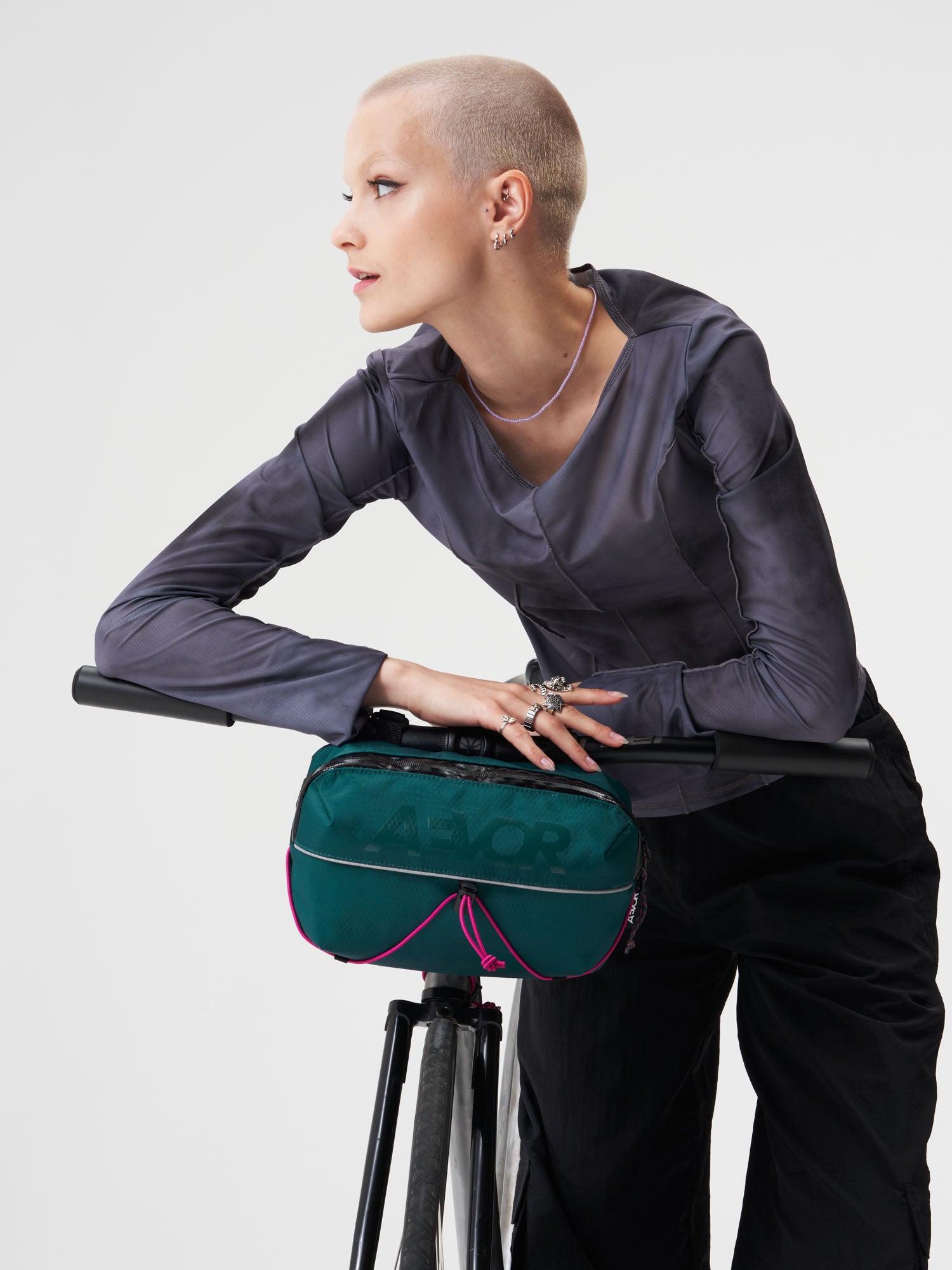 aevor-bar-bag-bauchtasche-proof-evergreen-osfa-wasserabweisend image 3