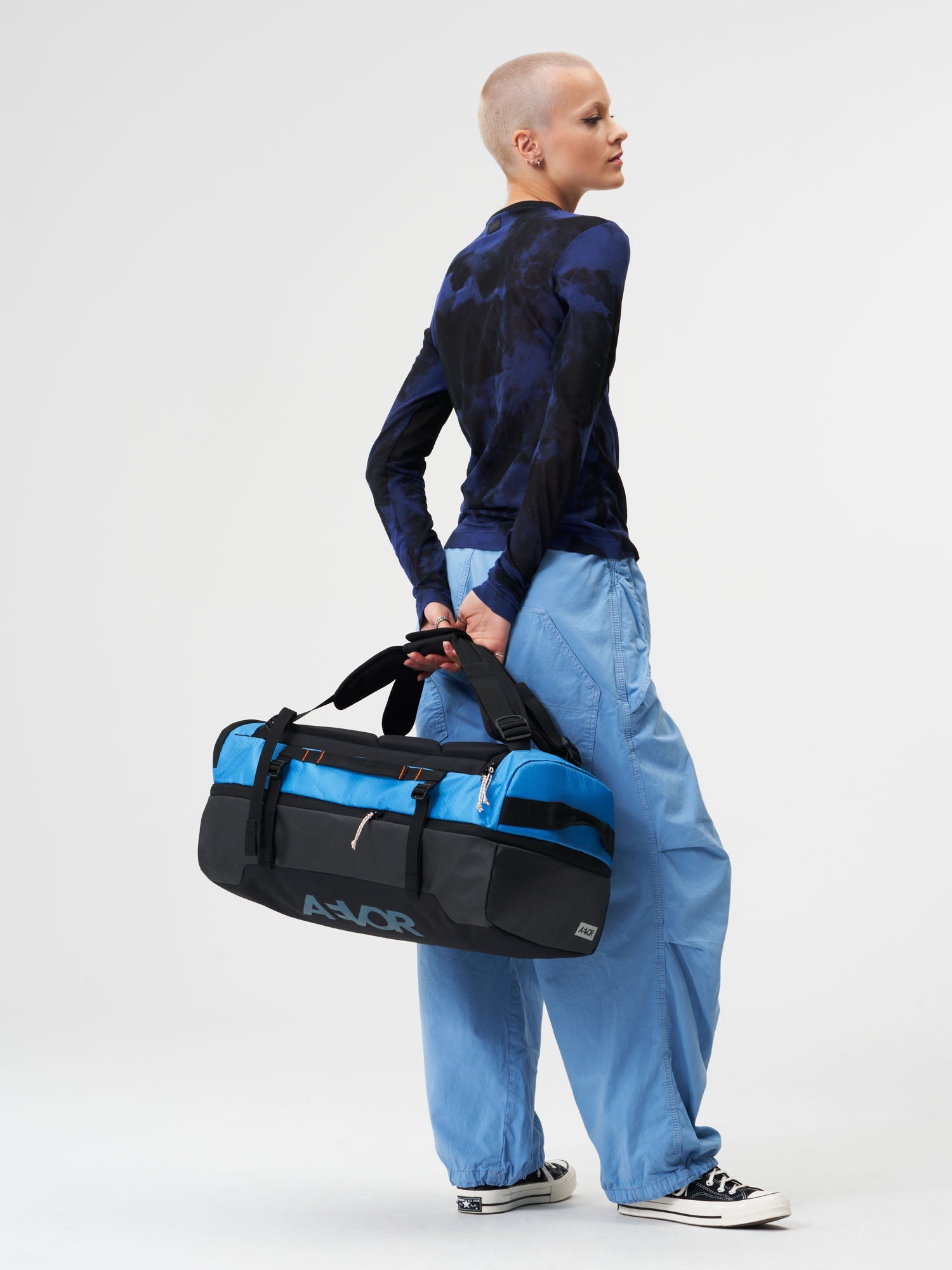 aevor-duffel-pack-reiserucksack-proof-retro-blue-47-60-l image 7