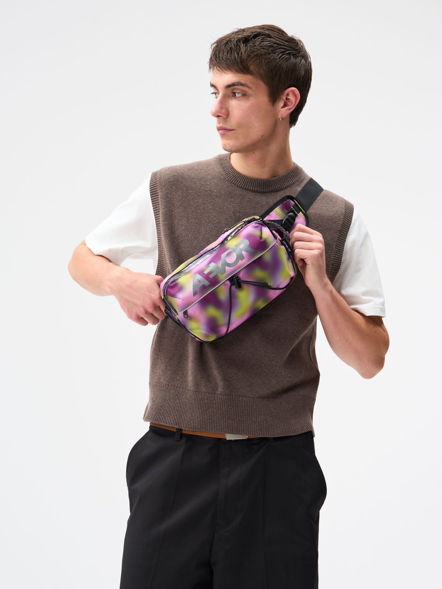 aevor-bar-bag-bauchtasche-psychedelic-slush-osfa-wasserabweisend image 2