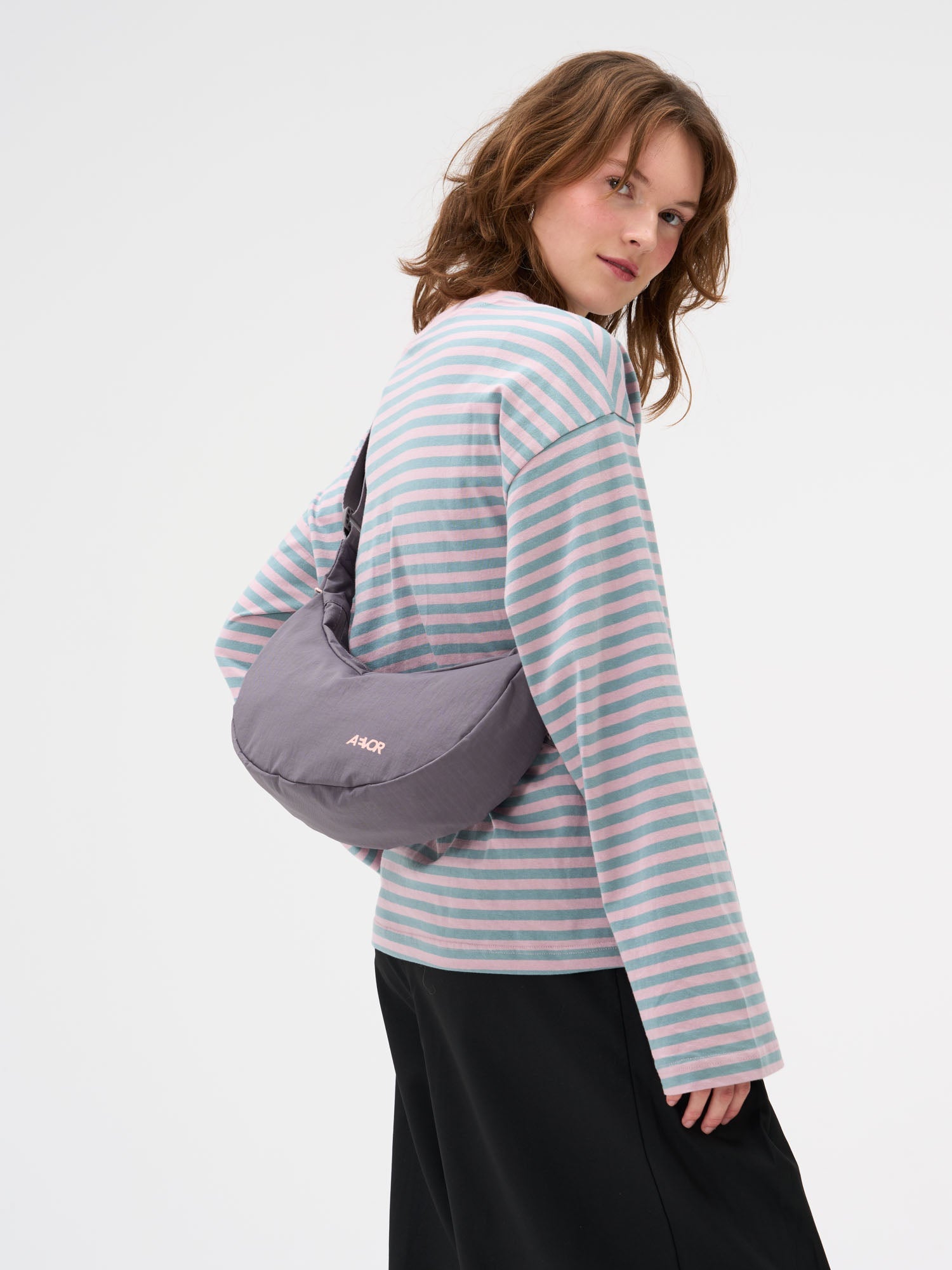 aevor-sling-bag-small-umh-ngetasche-grey-4l image 2