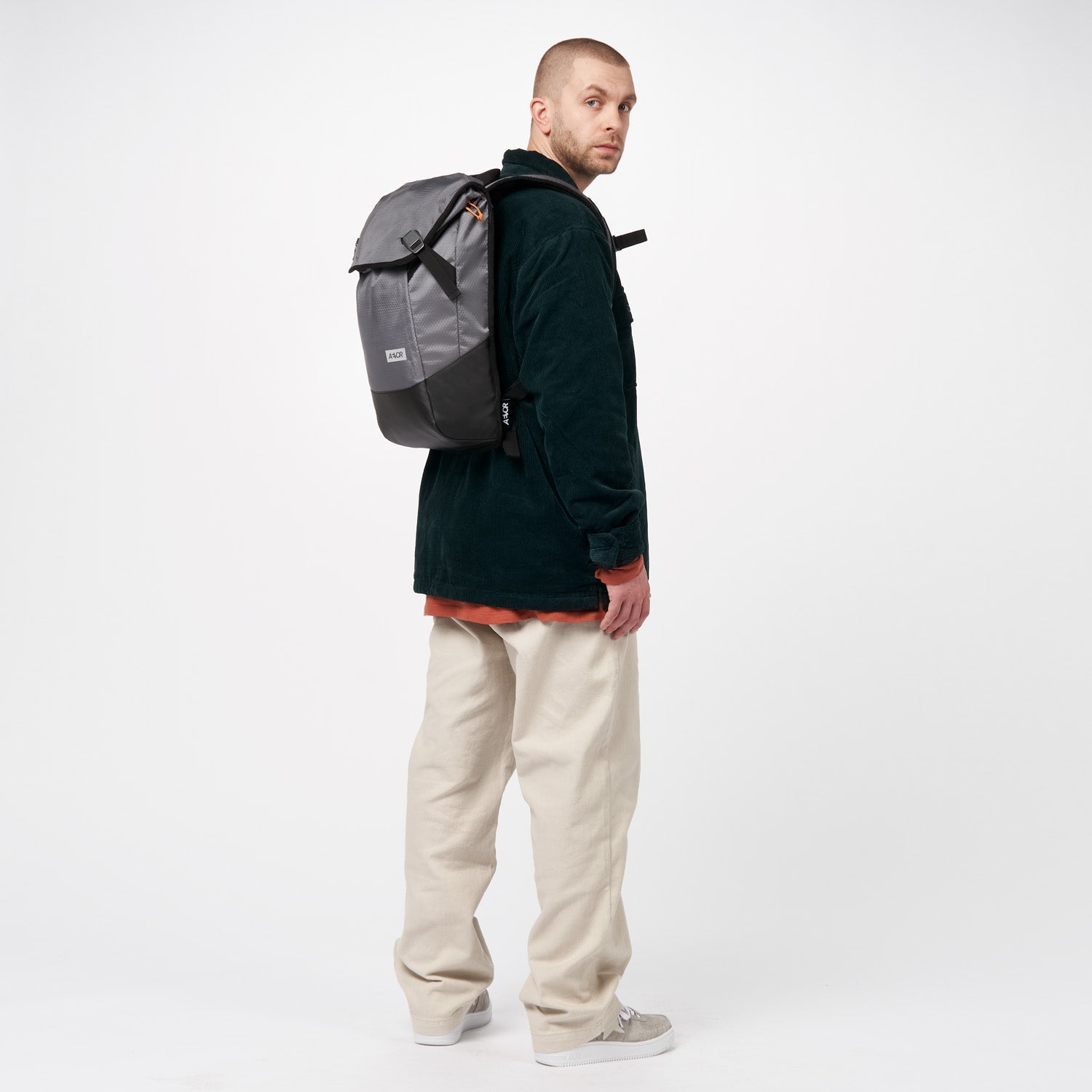 aevor-daypack-rucksack-18-28-l-proof-sundown-laptop image 2