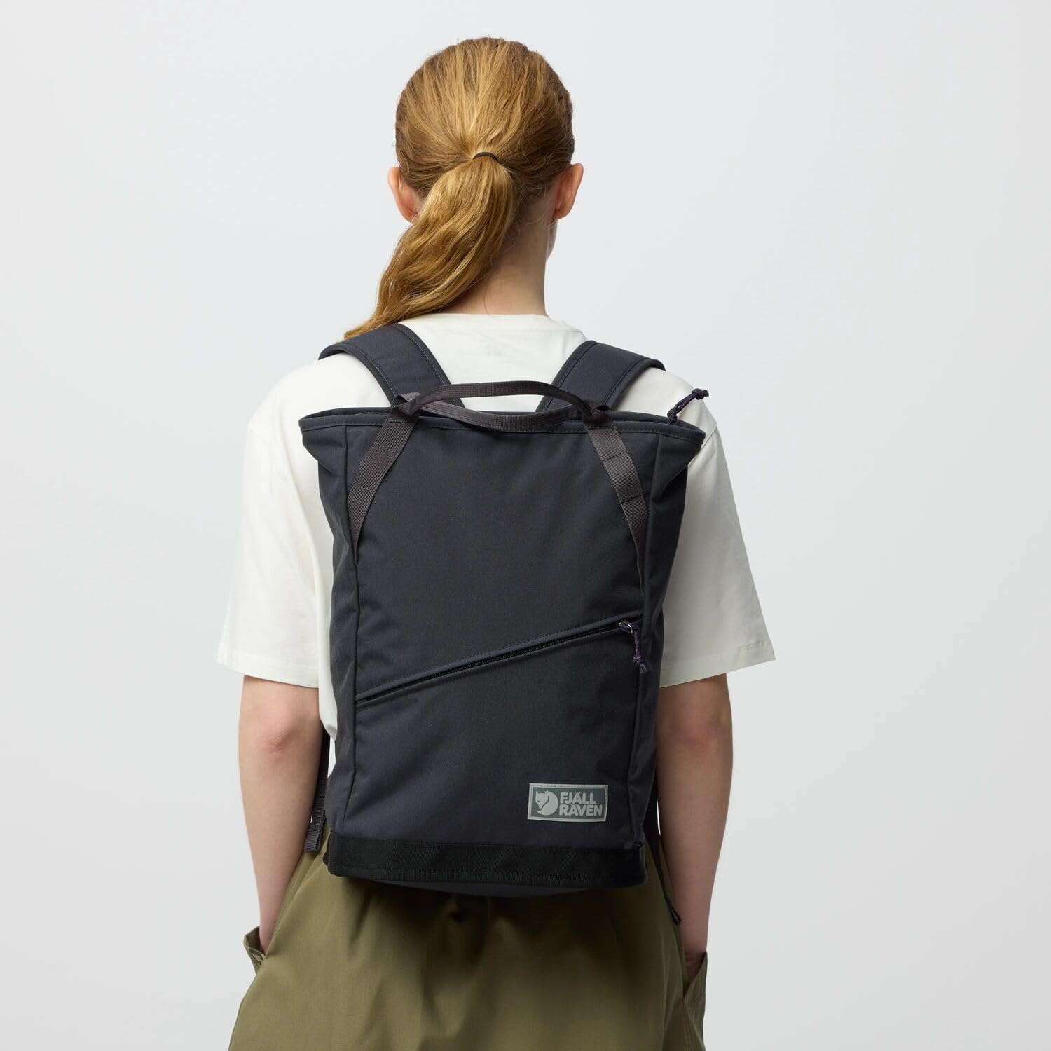 fj-llr-ven-vardag-totepack-22-rucksack-coal-black-22-l image 3