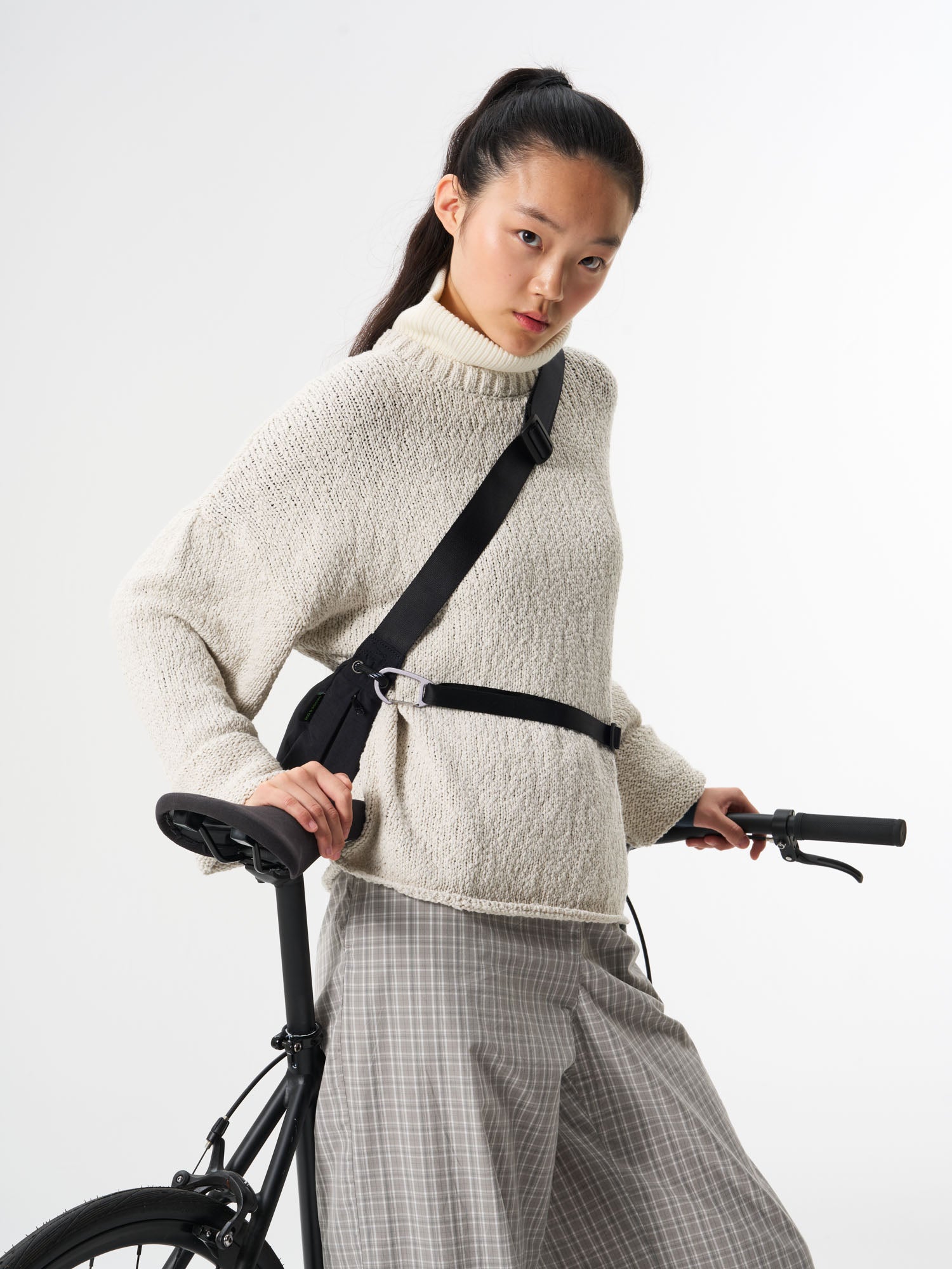 aevor-sling-bag-umh-ngetasche-black-5-5-l-fahrrad image 6