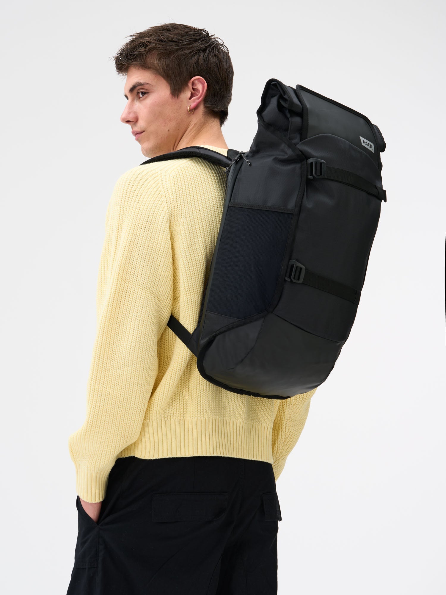 aevor-trip-pack-rucksack-proof-black-26-33-liter image 7