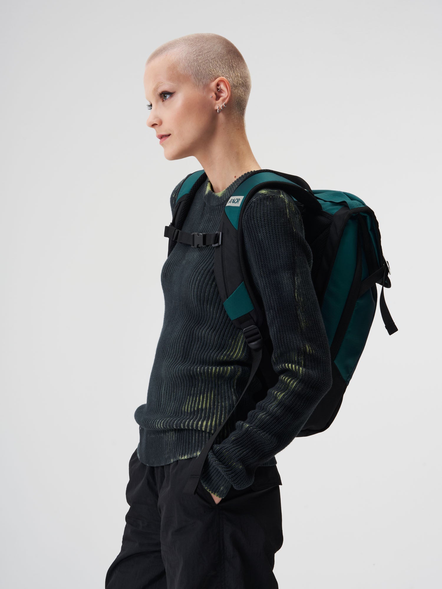 aevor-daypack-rucksack-18-28-l-proof-evergreen-laptop image 7