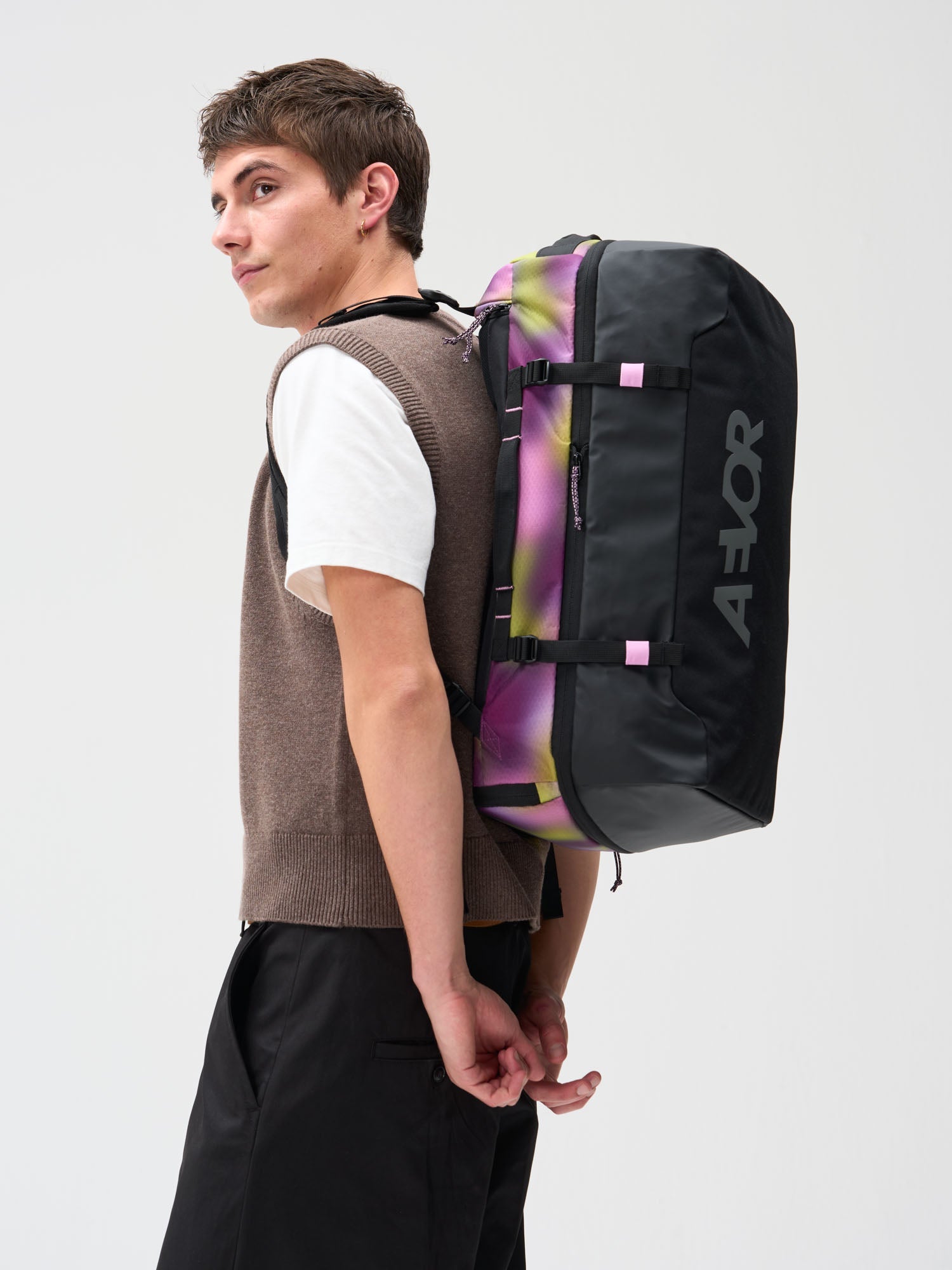 aevor-duffel-pack-reiserucksack-psychedelic-slush-47-60-l image 2