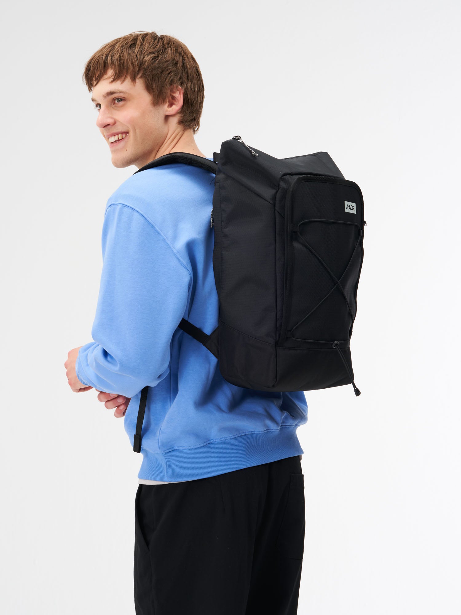 aevor-day-pack-flx-rucksack-proof-black-21l-laptop image 7